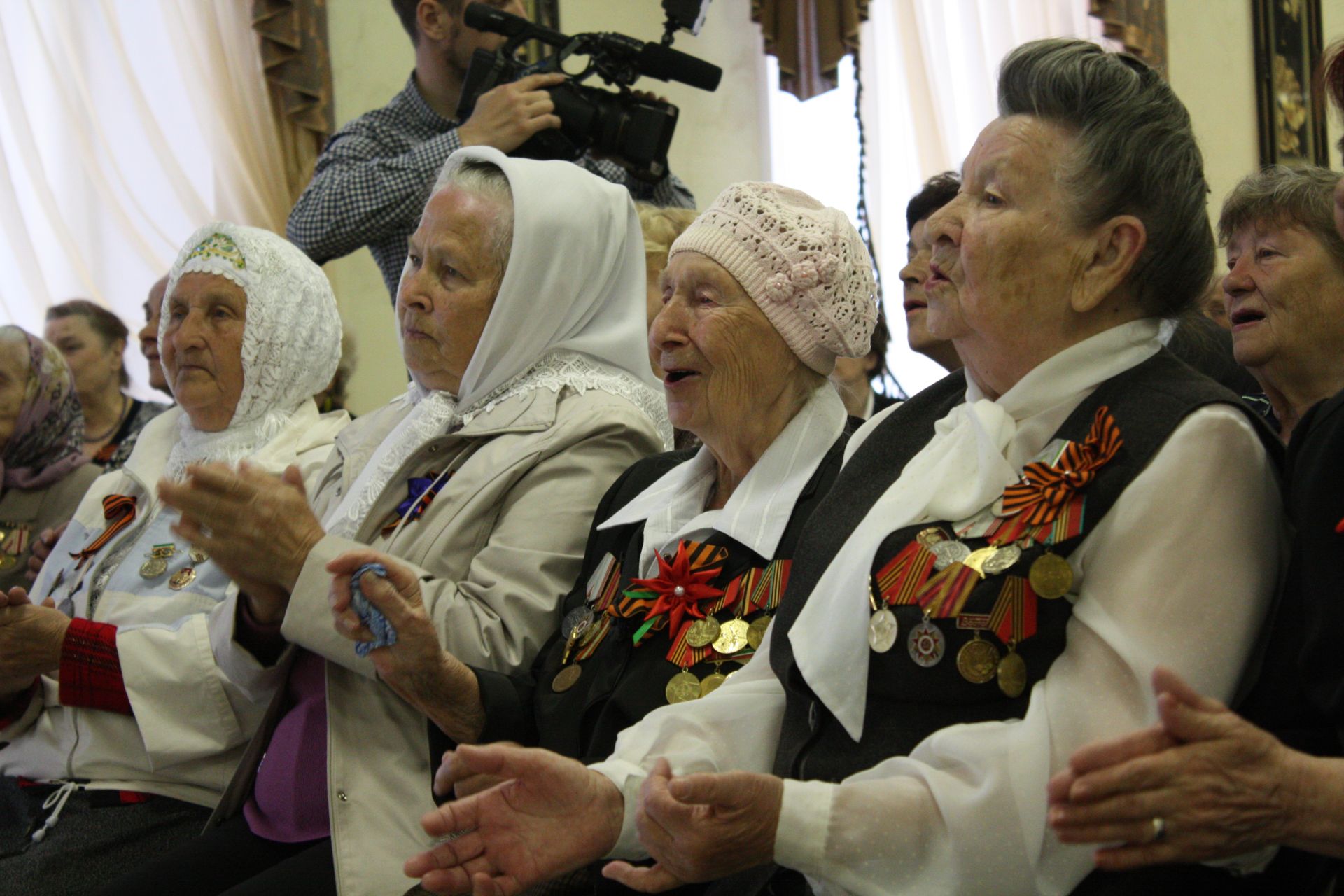 Ветераны войны и труда встретились на дружеском вечере