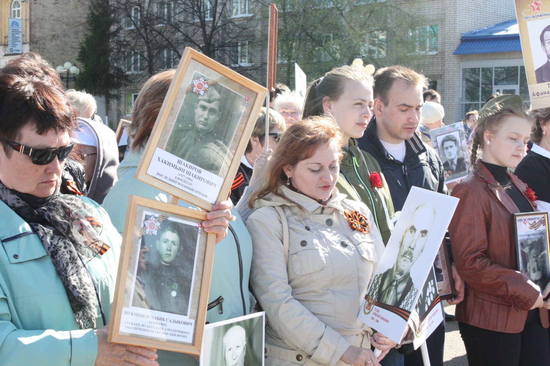 В Чистополе состоялись открытие уголка "Боевой славы" и акция "Бессмертный полк" (фоторепортаж)