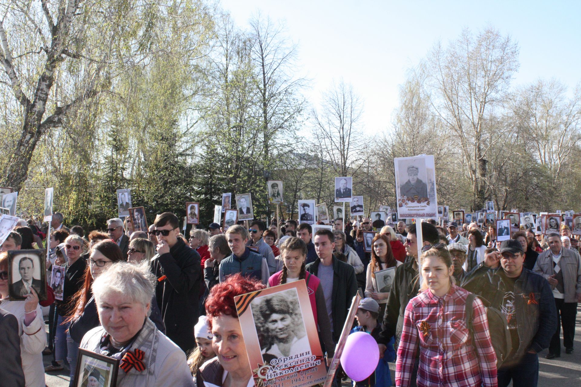 В Чистополе состоялись открытие уголка "Боевой славы" и акция "Бессмертный полк" (фоторепортаж)