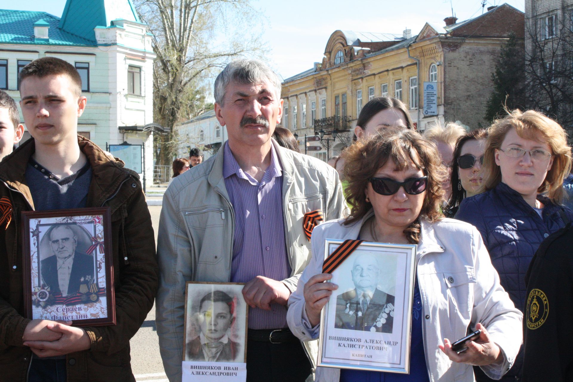 В Чистополе состоялись открытие уголка "Боевой славы" и акция "Бессмертный полк" (фоторепортаж)