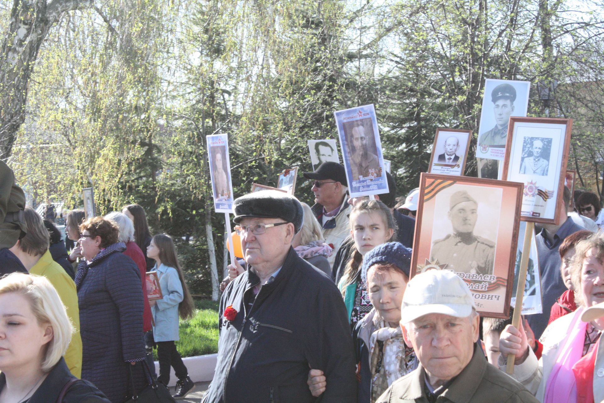 В Чистополе состоялись открытие уголка "Боевой славы" и акция "Бессмертный полк" (фоторепортаж)