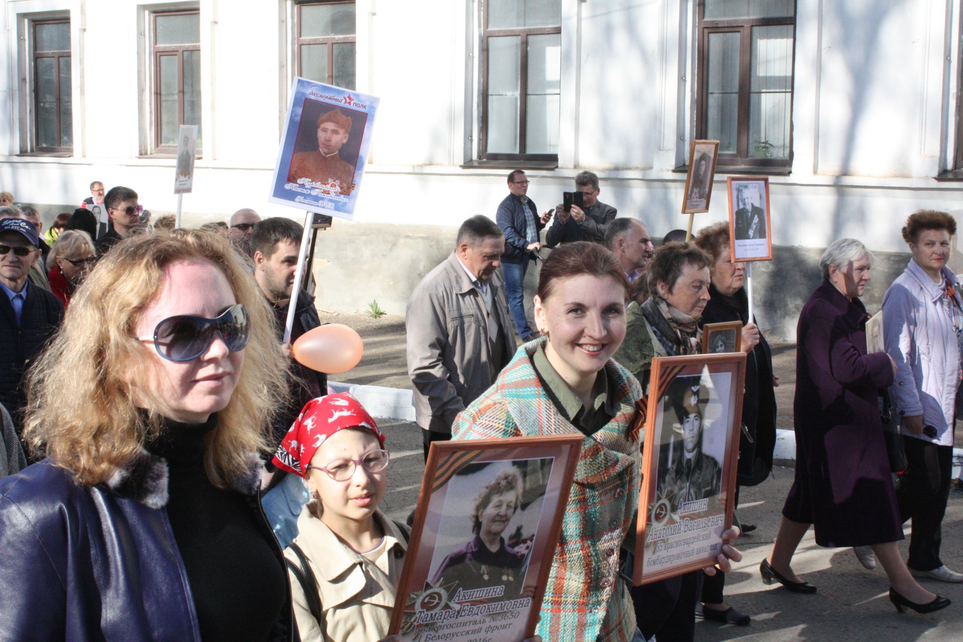 В Чистополе состоялись открытие уголка "Боевой славы" и акция "Бессмертный полк" (фоторепортаж)