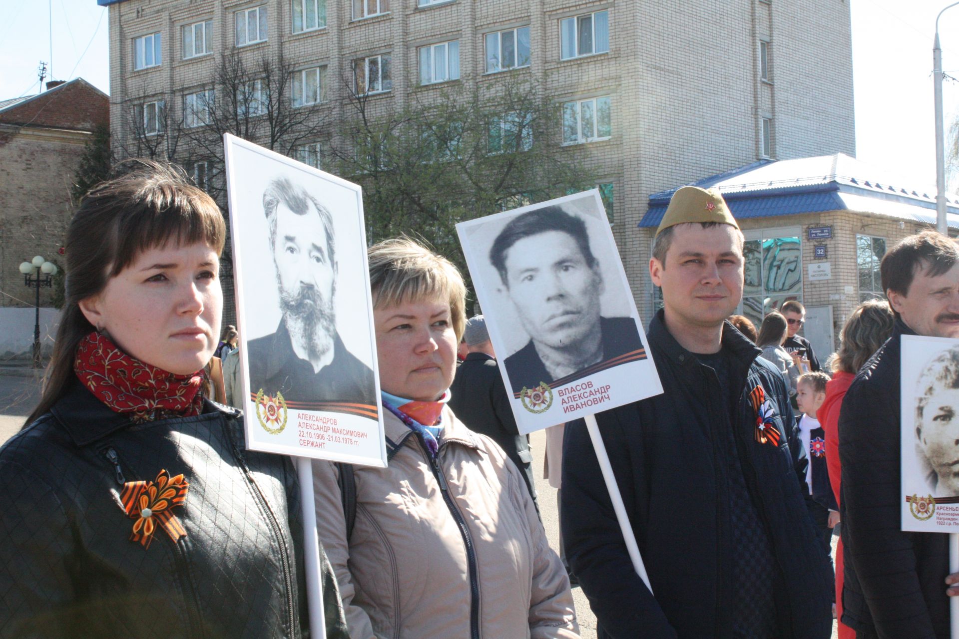 В Чистополе состоялись открытие уголка "Боевой славы" и акция "Бессмертный полк" (фоторепортаж)