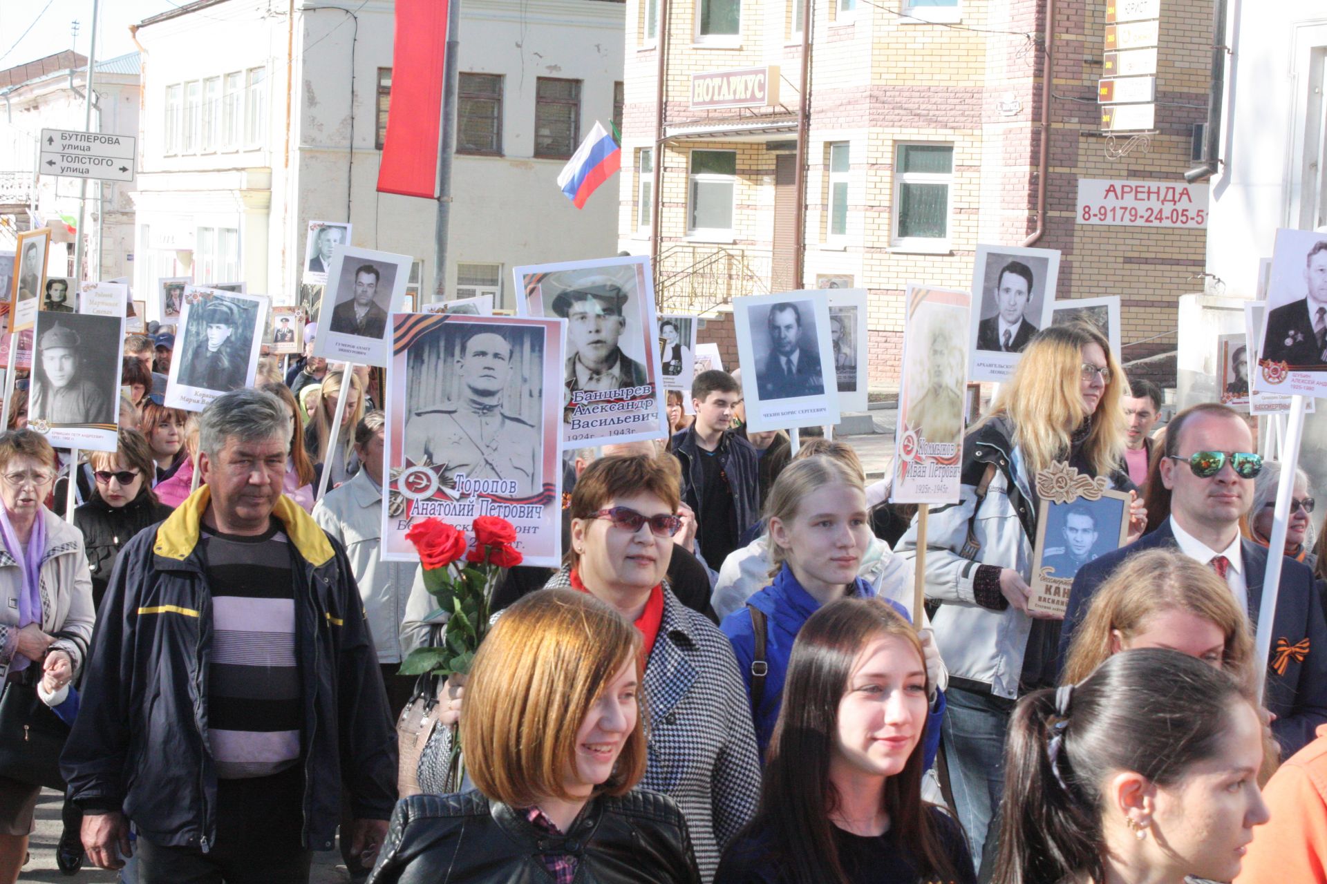 В Чистополе состоялись открытие уголка "Боевой славы" и акция "Бессмертный полк" (фоторепортаж)