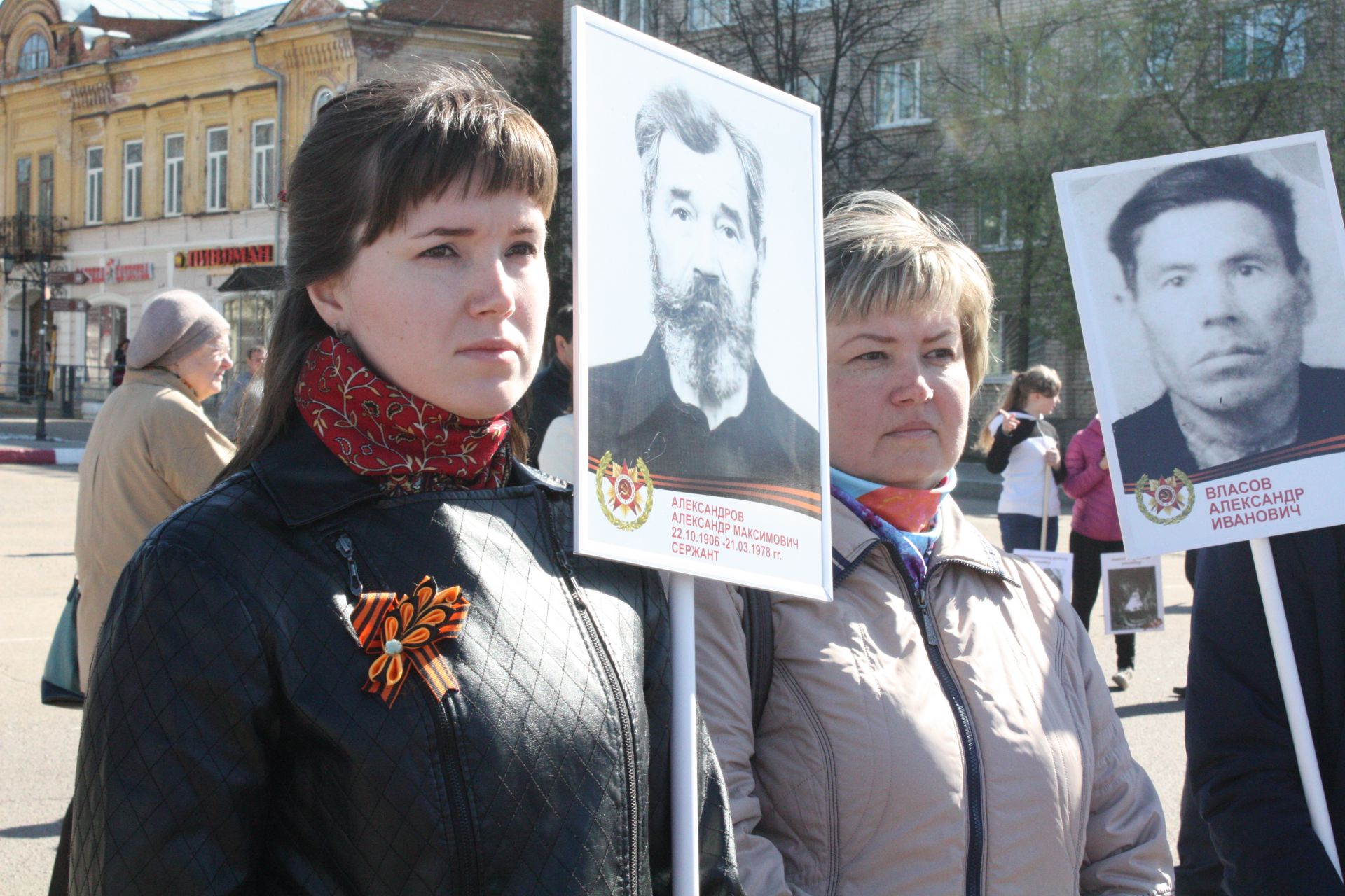 В Чистополе состоялись открытие уголка "Боевой славы" и акция "Бессмертный полк" (фоторепортаж)