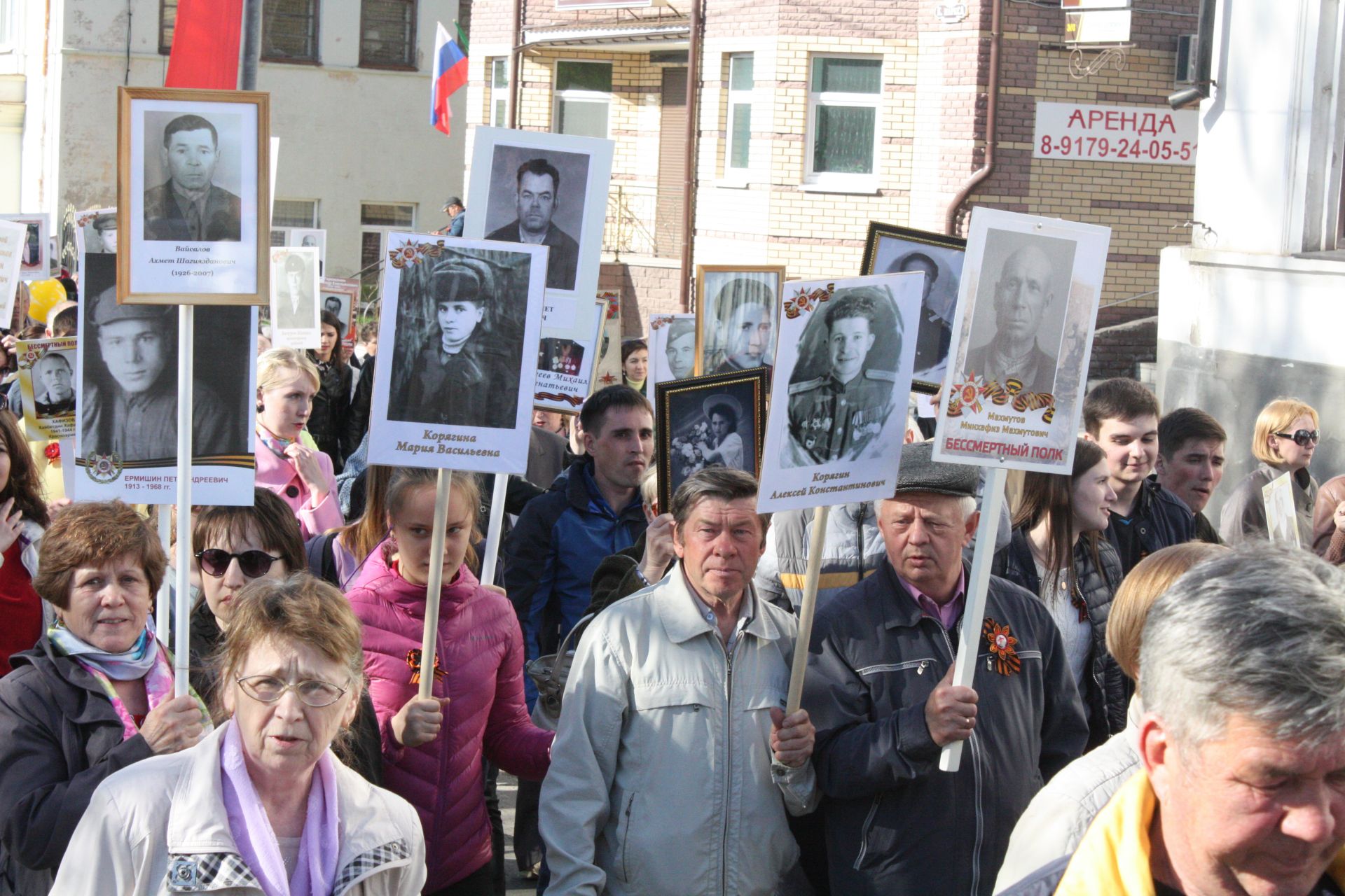 В Чистополе состоялись открытие уголка "Боевой славы" и акция "Бессмертный полк" (фоторепортаж)