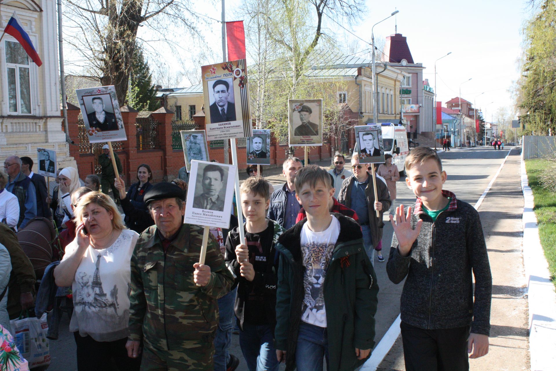 В Чистополе состоялись открытие уголка "Боевой славы" и акция "Бессмертный полк" (фоторепортаж)