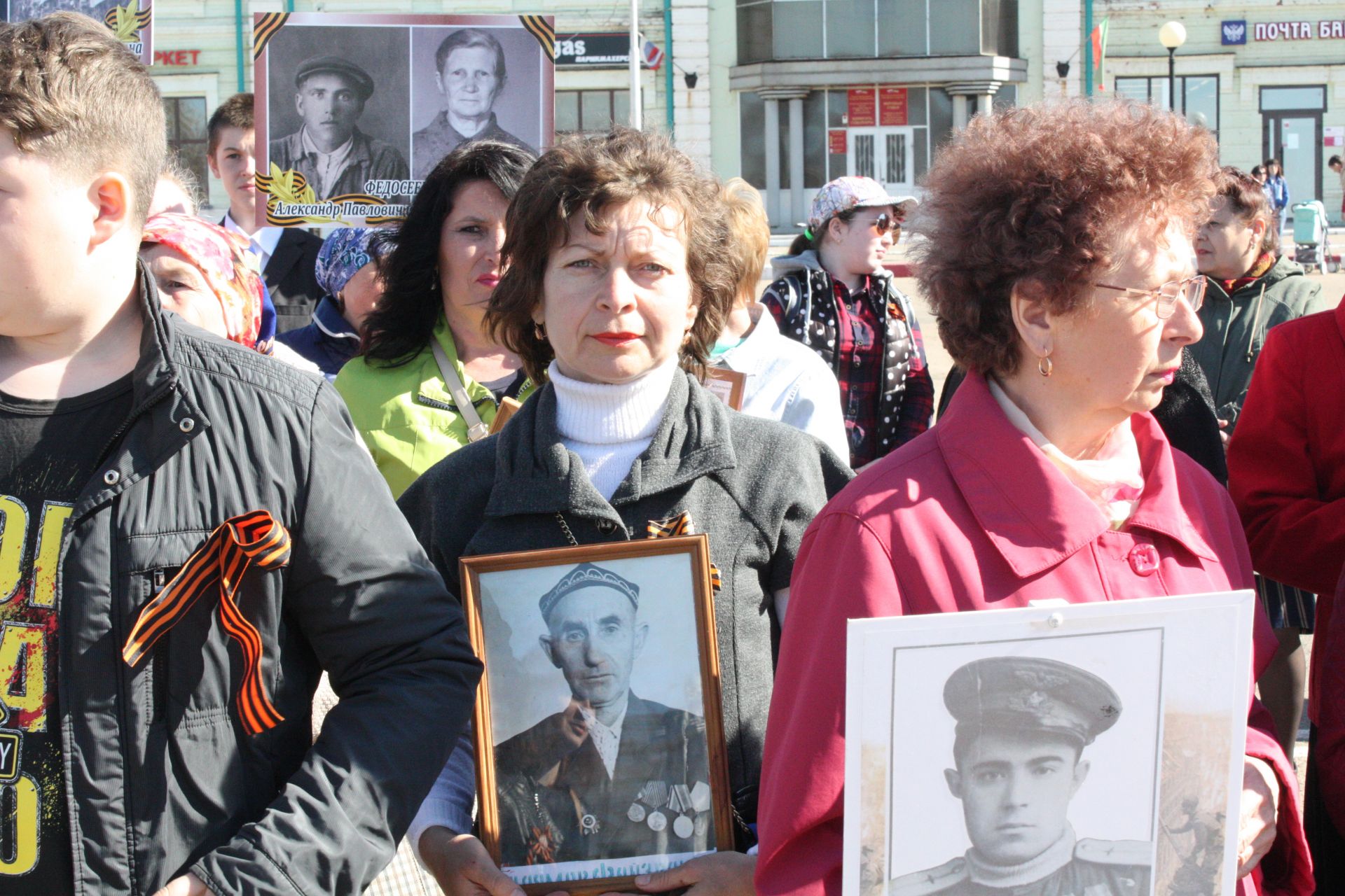 В Чистополе состоялись открытие уголка "Боевой славы" и акция "Бессмертный полк" (фоторепортаж)