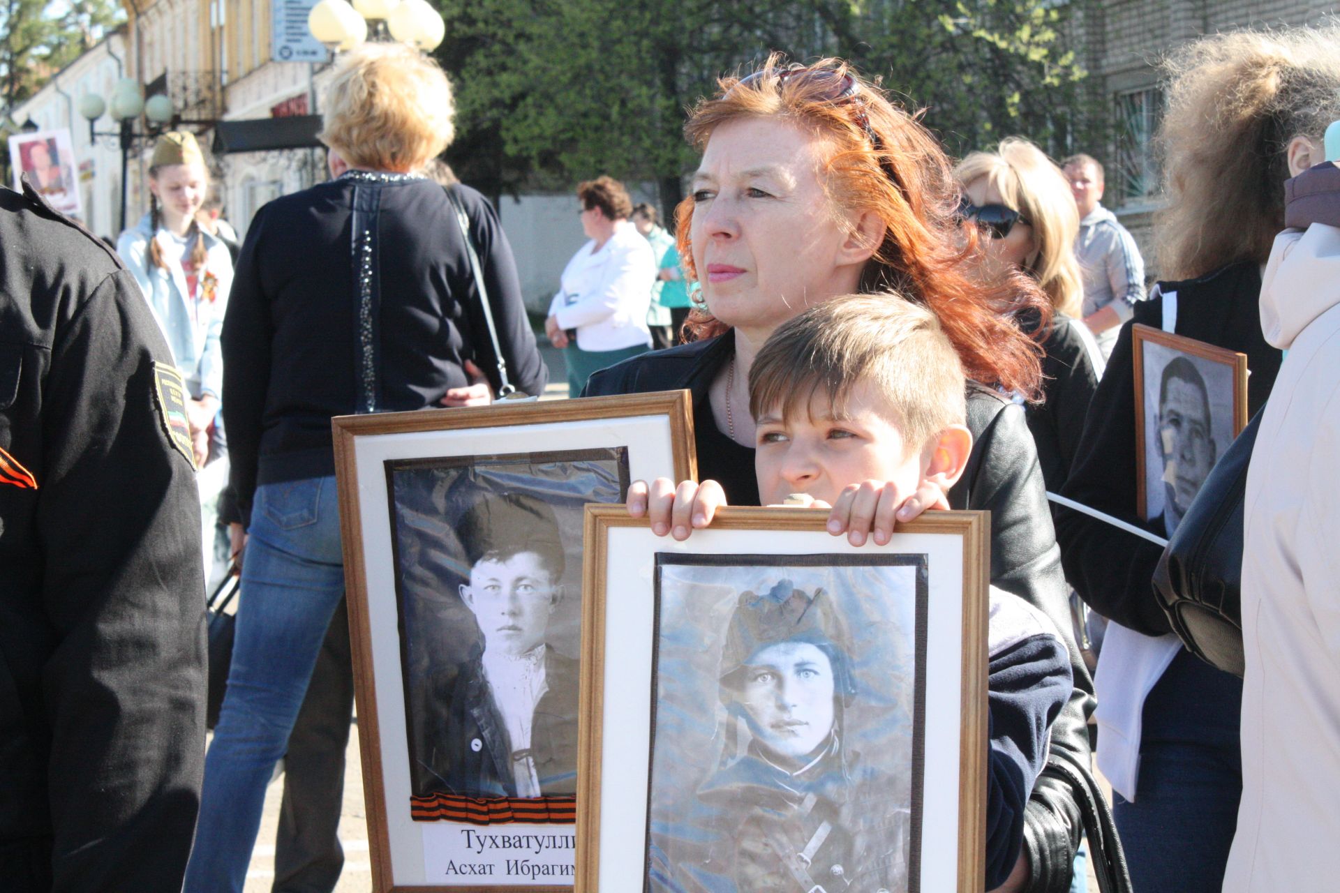 В Чистополе состоялись открытие уголка "Боевой славы" и акция "Бессмертный полк" (фоторепортаж)