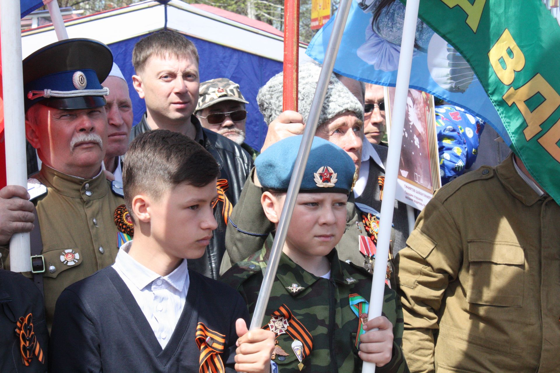 В Чистополе состоялись открытие уголка "Боевой славы" и акция "Бессмертный полк" (фоторепортаж)