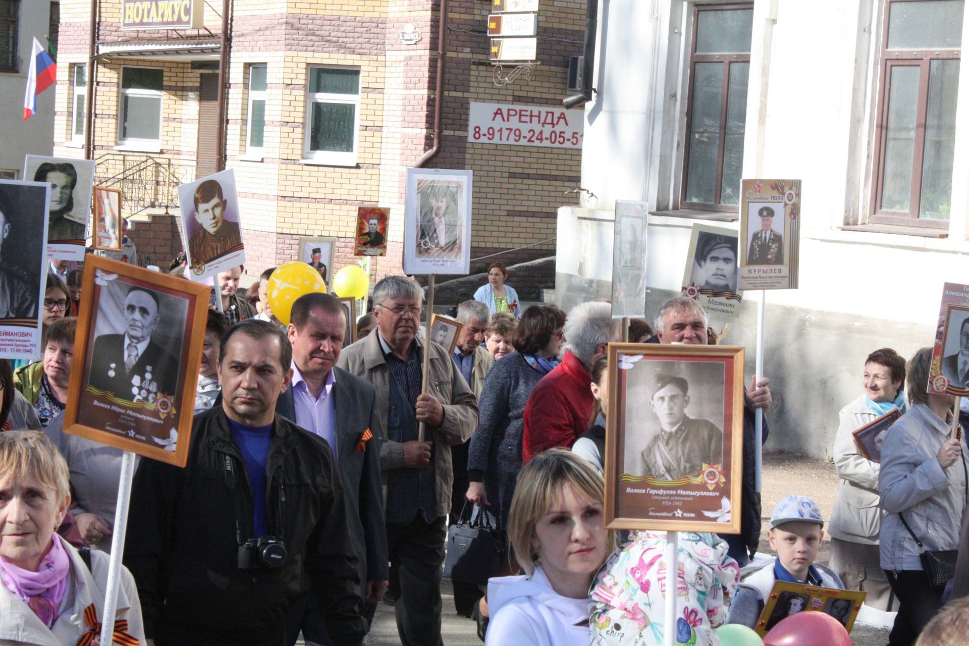 В Чистополе состоялись открытие уголка "Боевой славы" и акция "Бессмертный полк" (фоторепортаж)