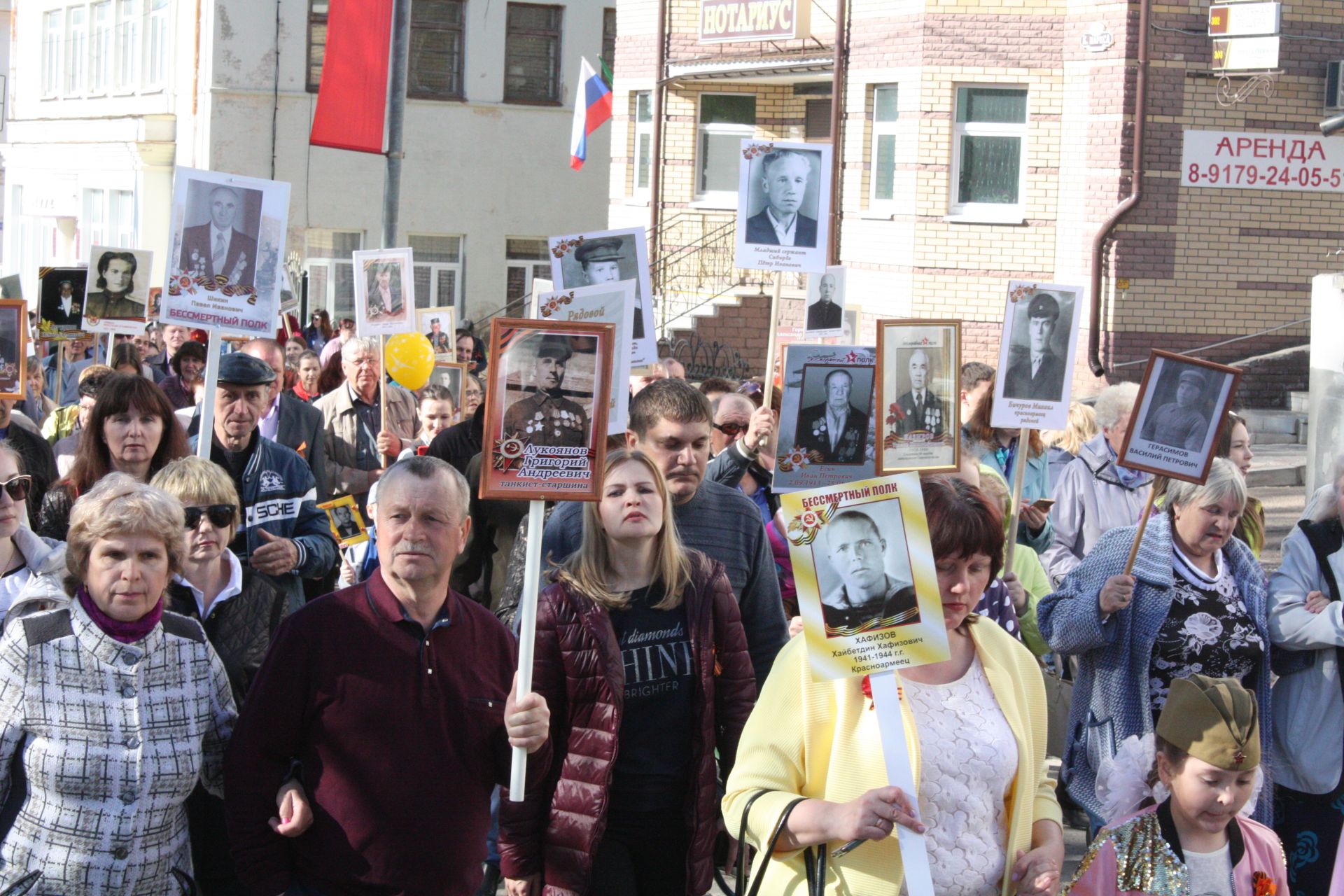 В Чистополе состоялись открытие уголка "Боевой славы" и акция "Бессмертный полк" (фоторепортаж)