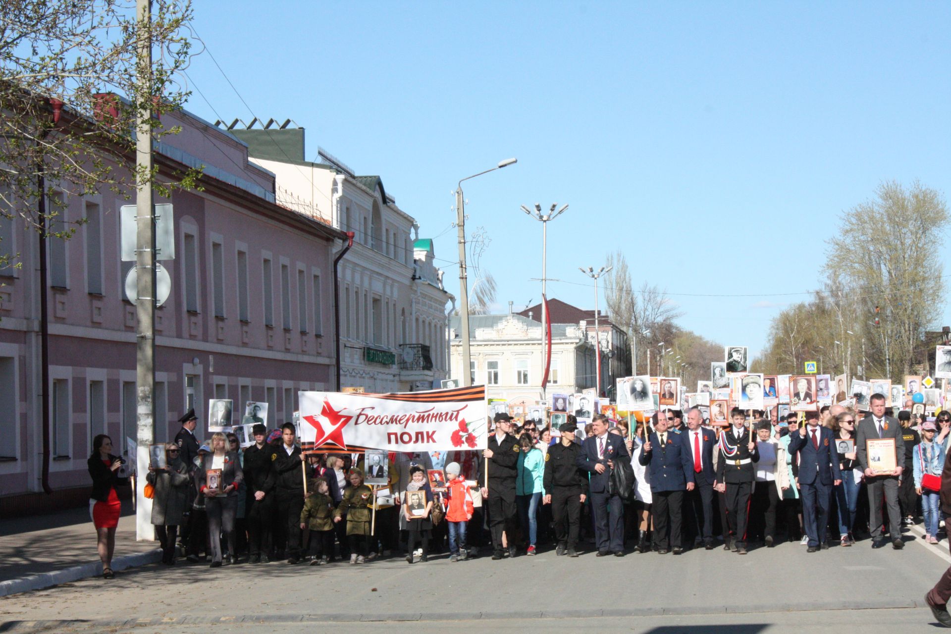 В Чистополе состоялись открытие уголка "Боевой славы" и акция "Бессмертный полк" (фоторепортаж)