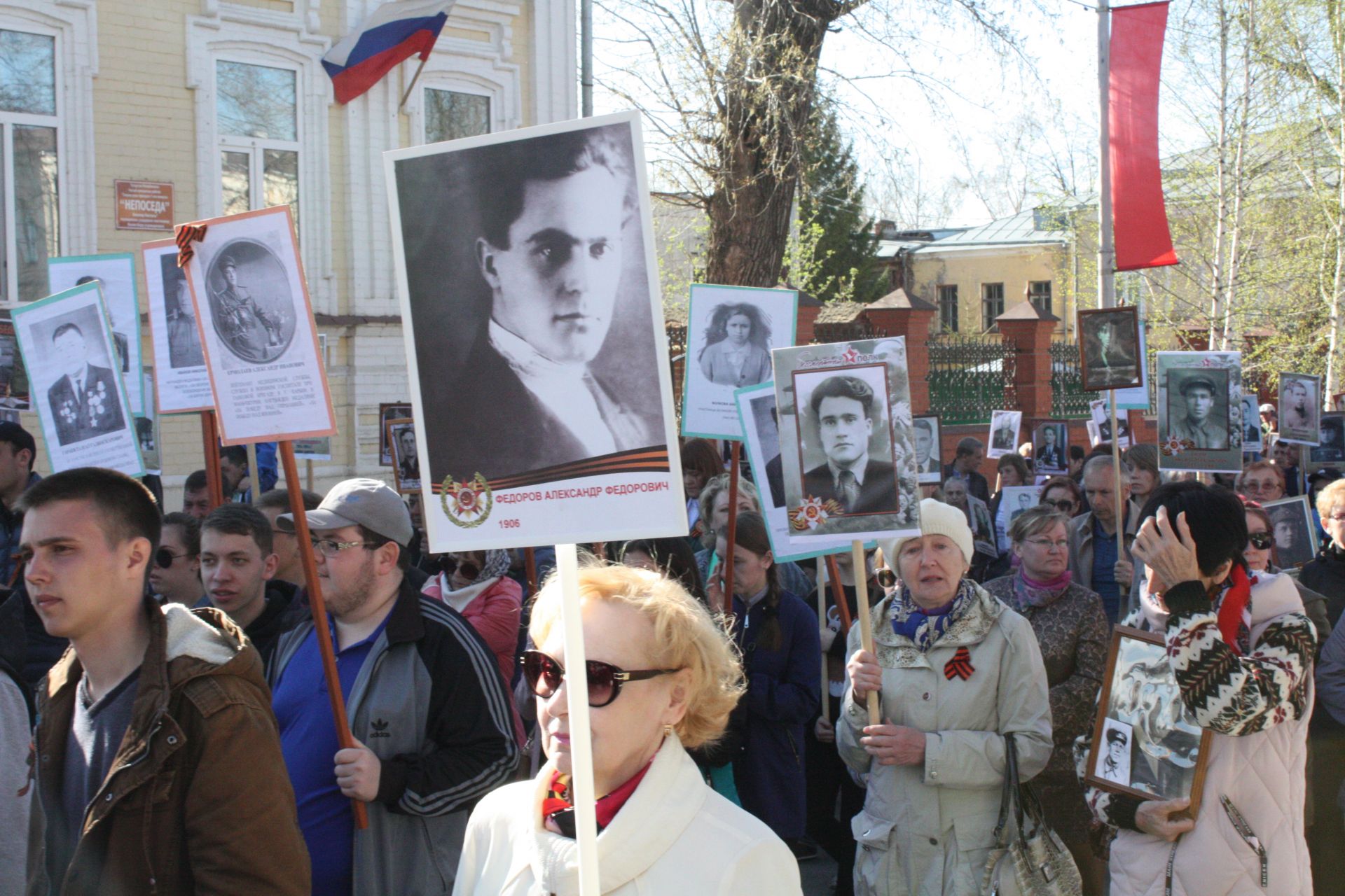 В Чистополе состоялись открытие уголка "Боевой славы" и акция "Бессмертный полк" (фоторепортаж)