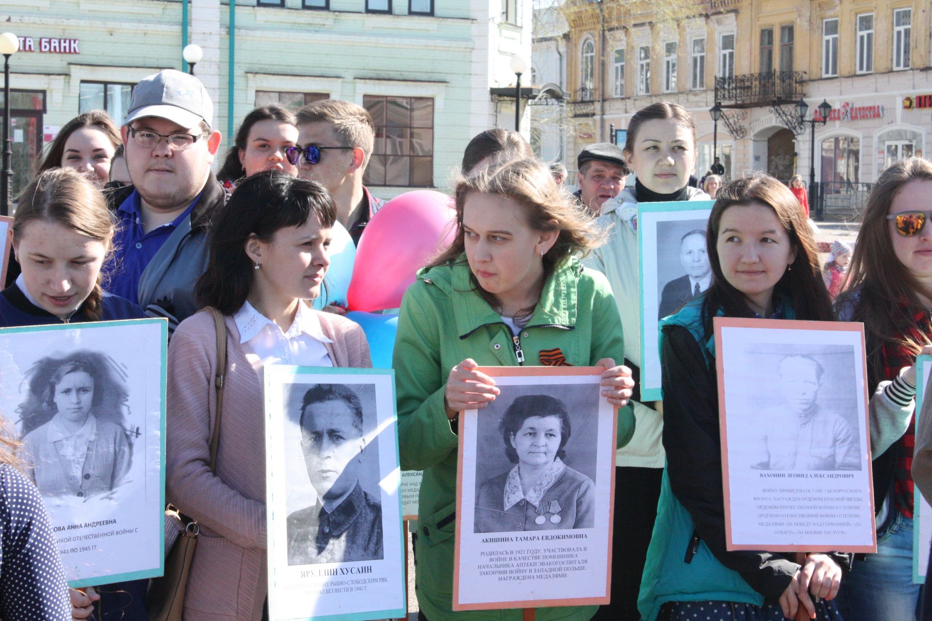 В Чистополе состоялись открытие уголка "Боевой славы" и акция "Бессмертный полк" (фоторепортаж)