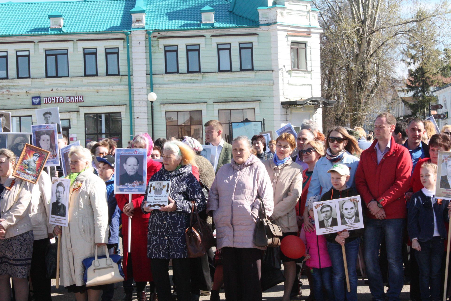 В Чистополе состоялись открытие уголка "Боевой славы" и акция "Бессмертный полк" (фоторепортаж)