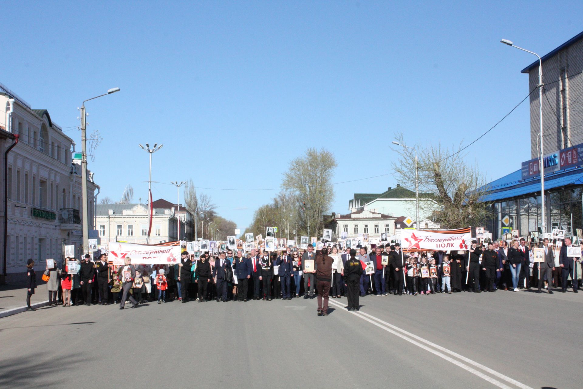 В Чистополе состоялись открытие уголка "Боевой славы" и акция "Бессмертный полк" (фоторепортаж)