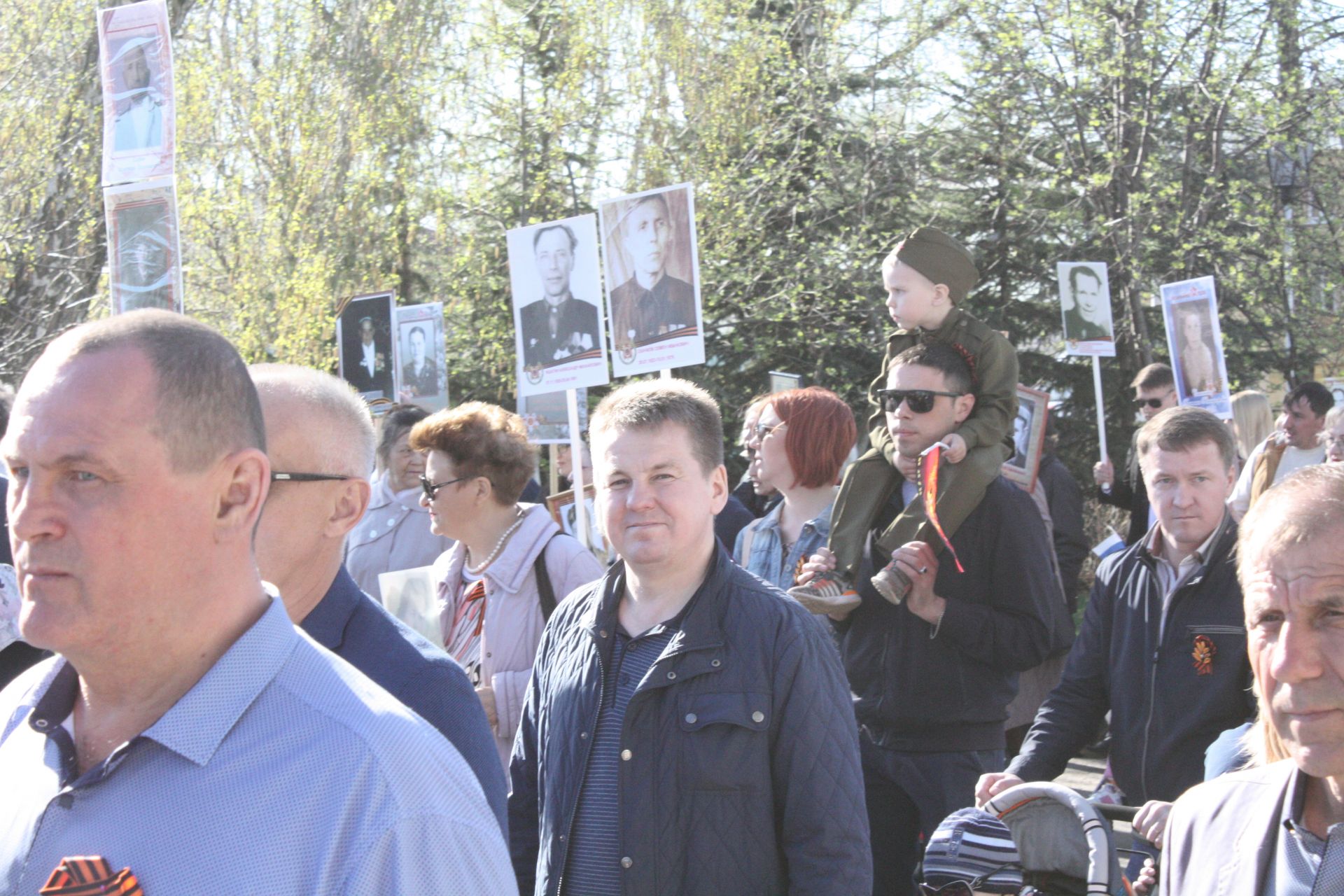 В Чистополе состоялись открытие уголка "Боевой славы" и акция "Бессмертный полк" (фоторепортаж)