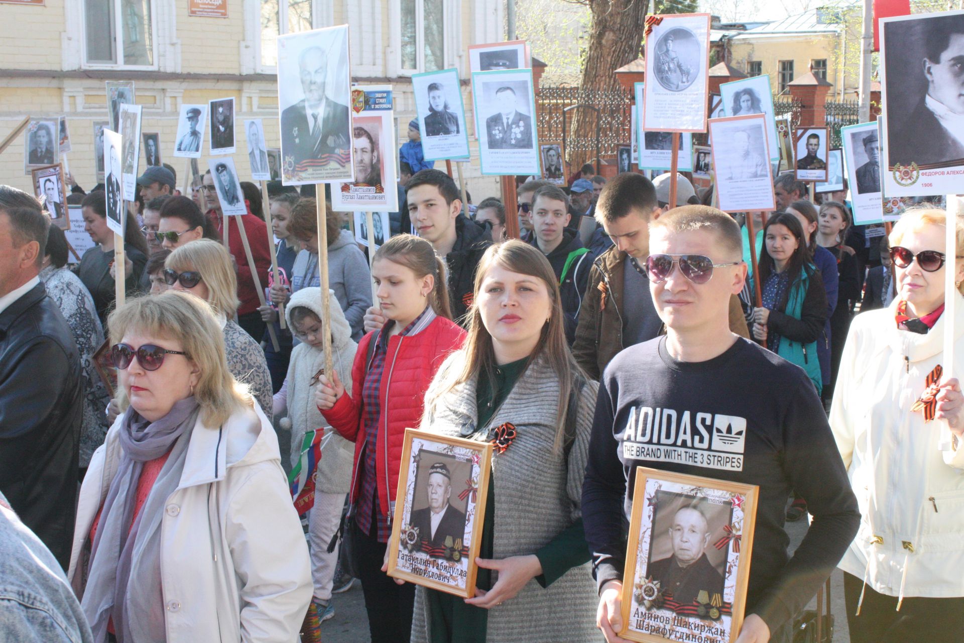 В Чистополе состоялись открытие уголка "Боевой славы" и акция "Бессмертный полк" (фоторепортаж)