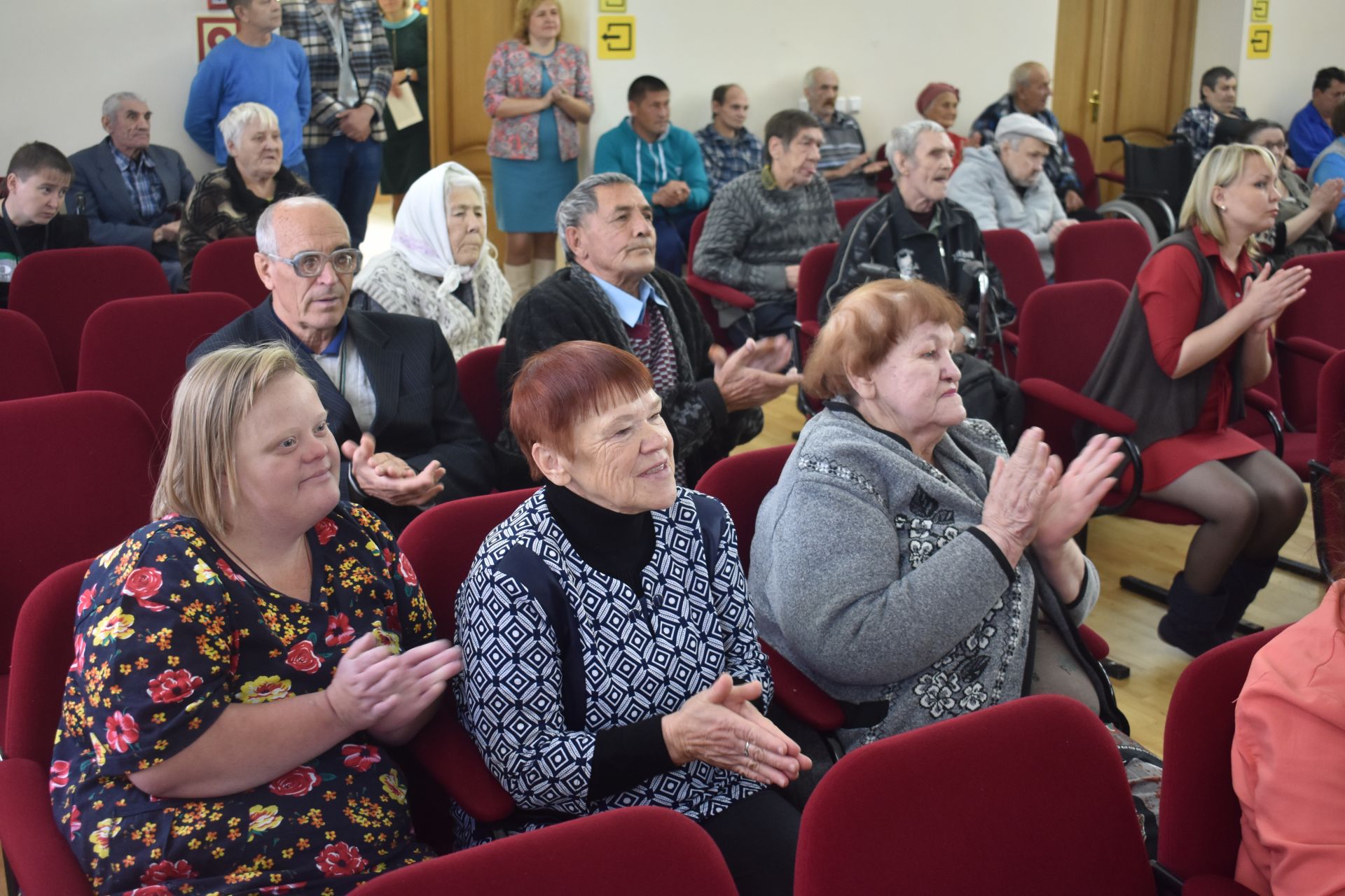 Чистопольцев поздравили с Международным днем пожилого человека (фоторепортаж)