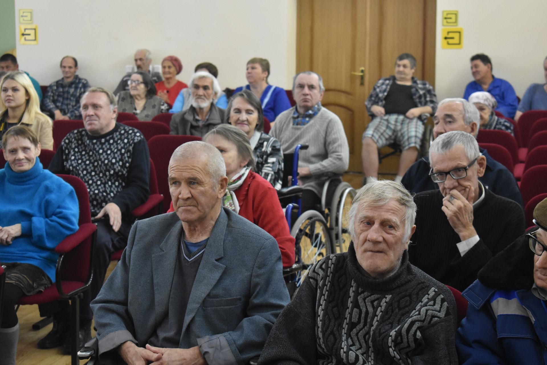 Чистопольцев поздравили с Международным днем пожилого человека (фоторепортаж)