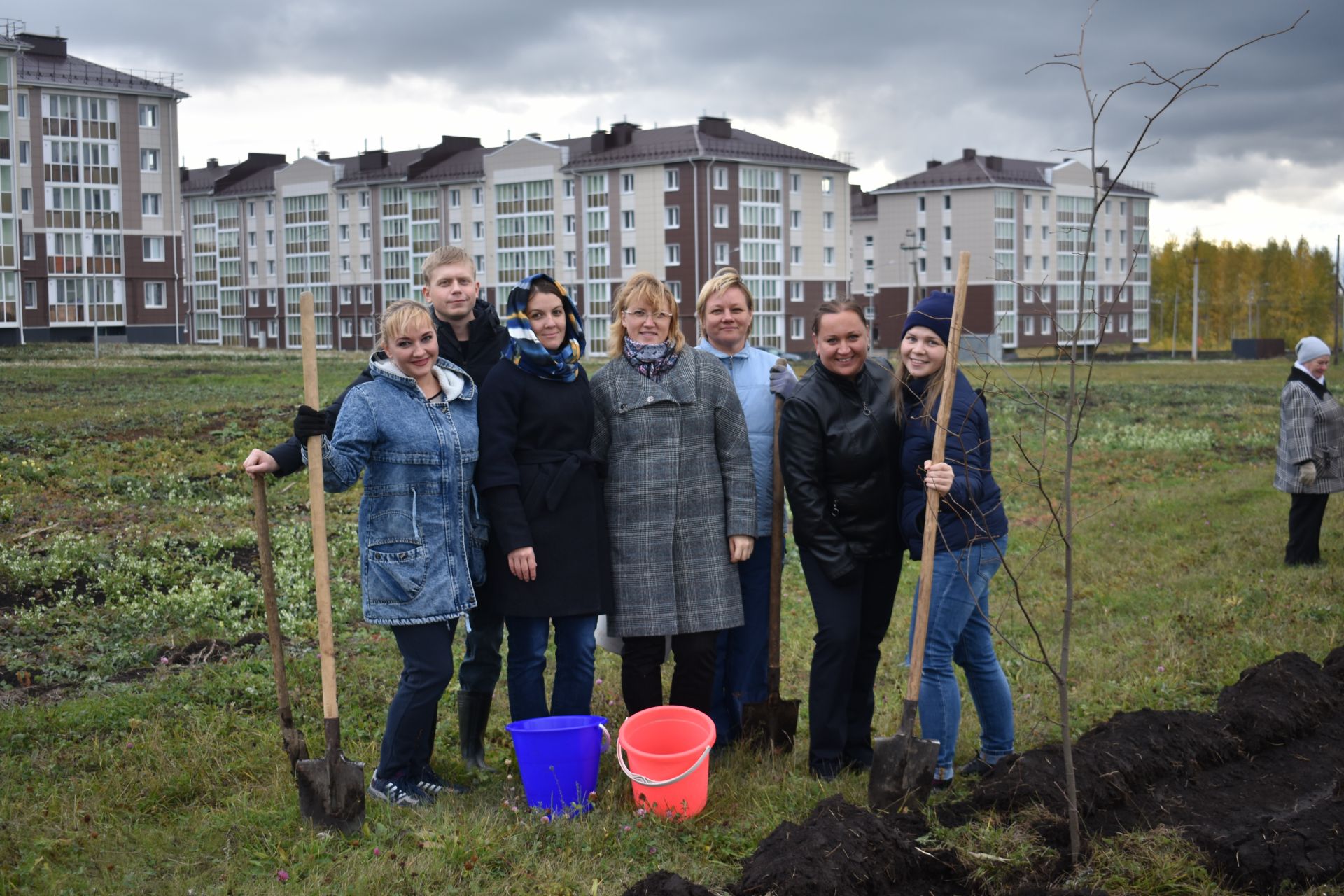 Чистопольцы приняли участие в посадке 200 саженцев (фоторепортаж)