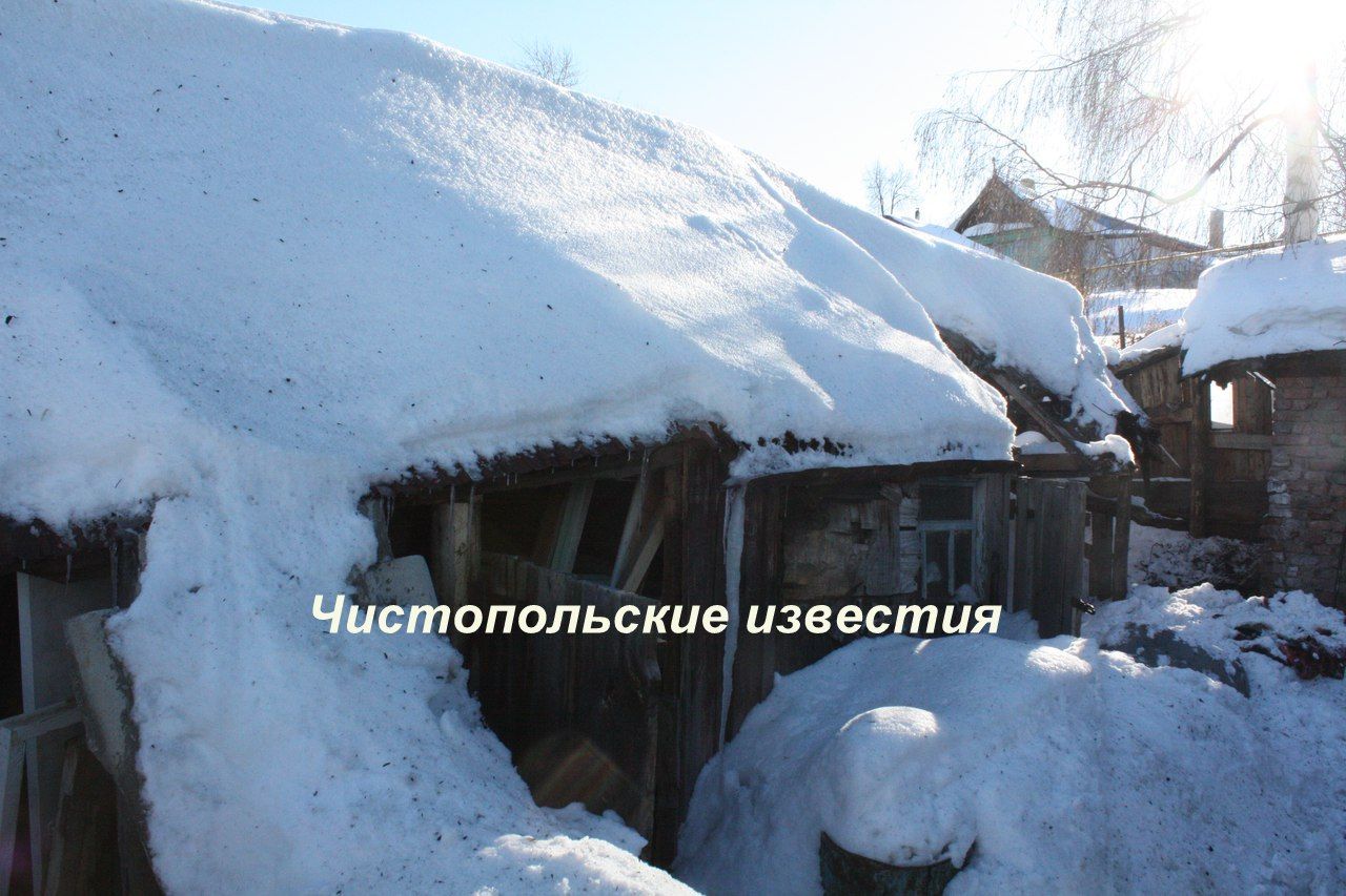 В Чистополе сгорел дотла деревянный дом с надворными постройками (фоторепортаж)&nbsp;