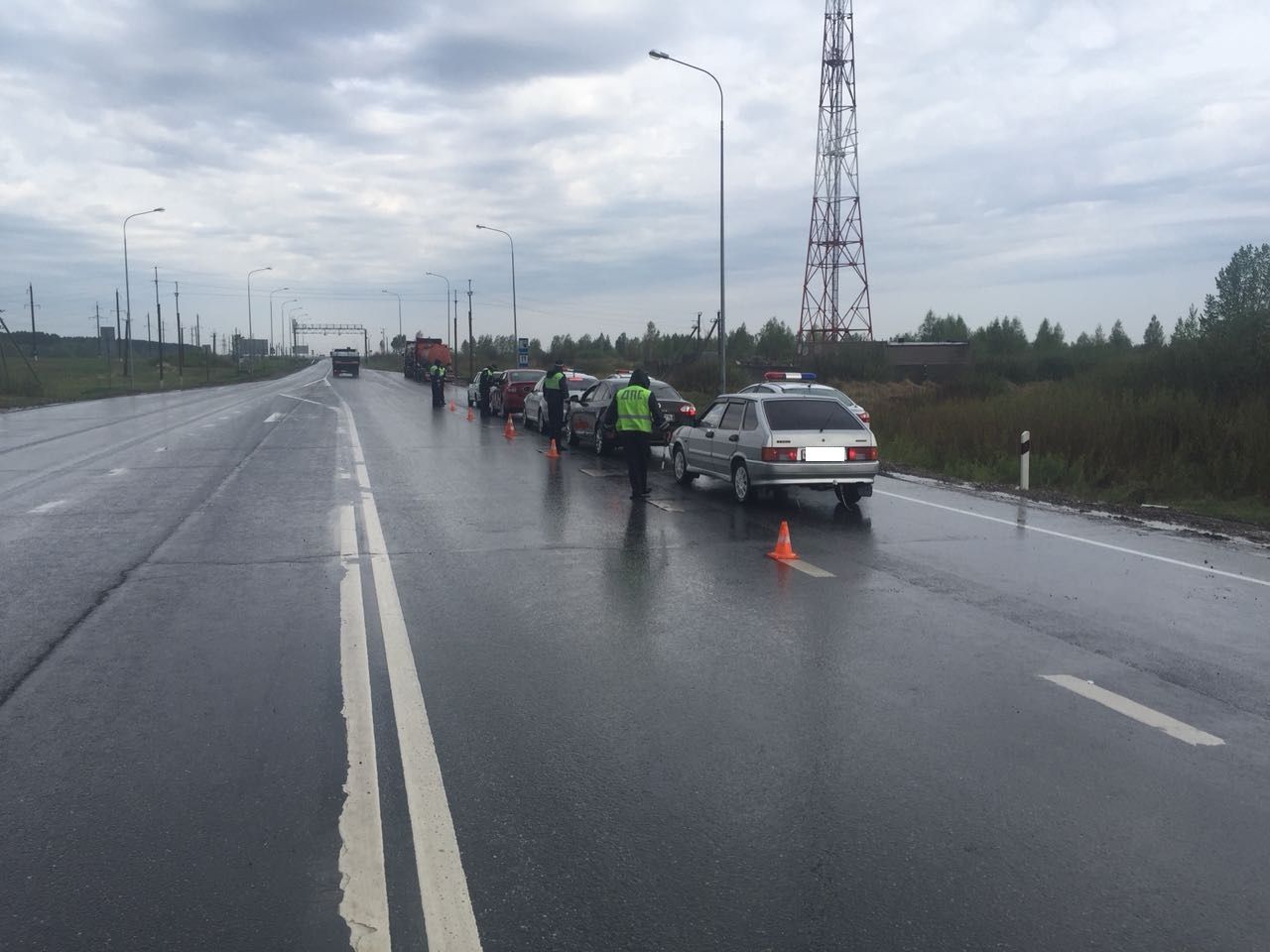 Не были пристегнуты ремнями безопасности, не имели при себе документов... На чистопольском участке автотрассы Казань-Оренбург проходила массовая проверка водителей