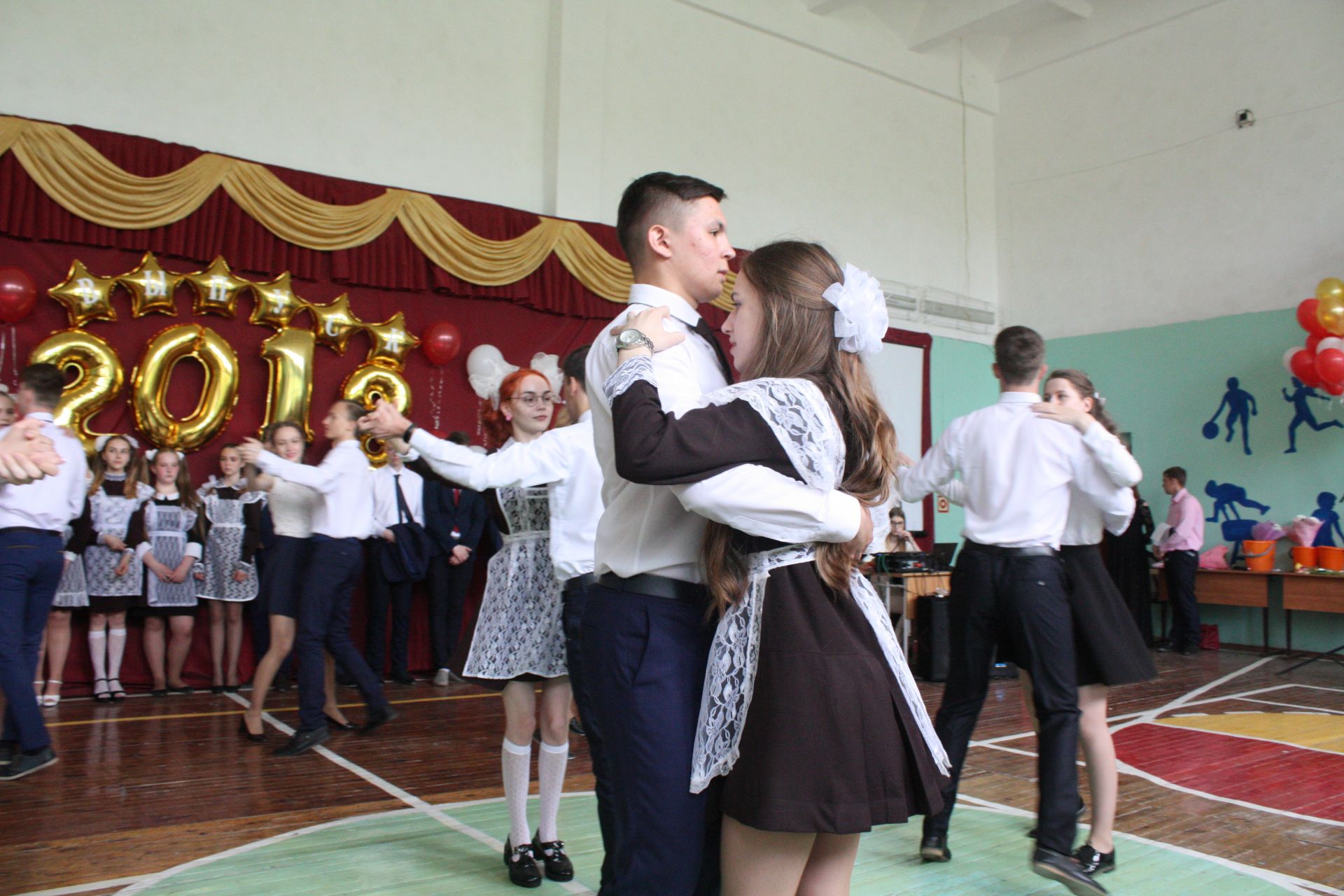 В Чистопольских школах прозвенел последний звонок (фоторепортаж)