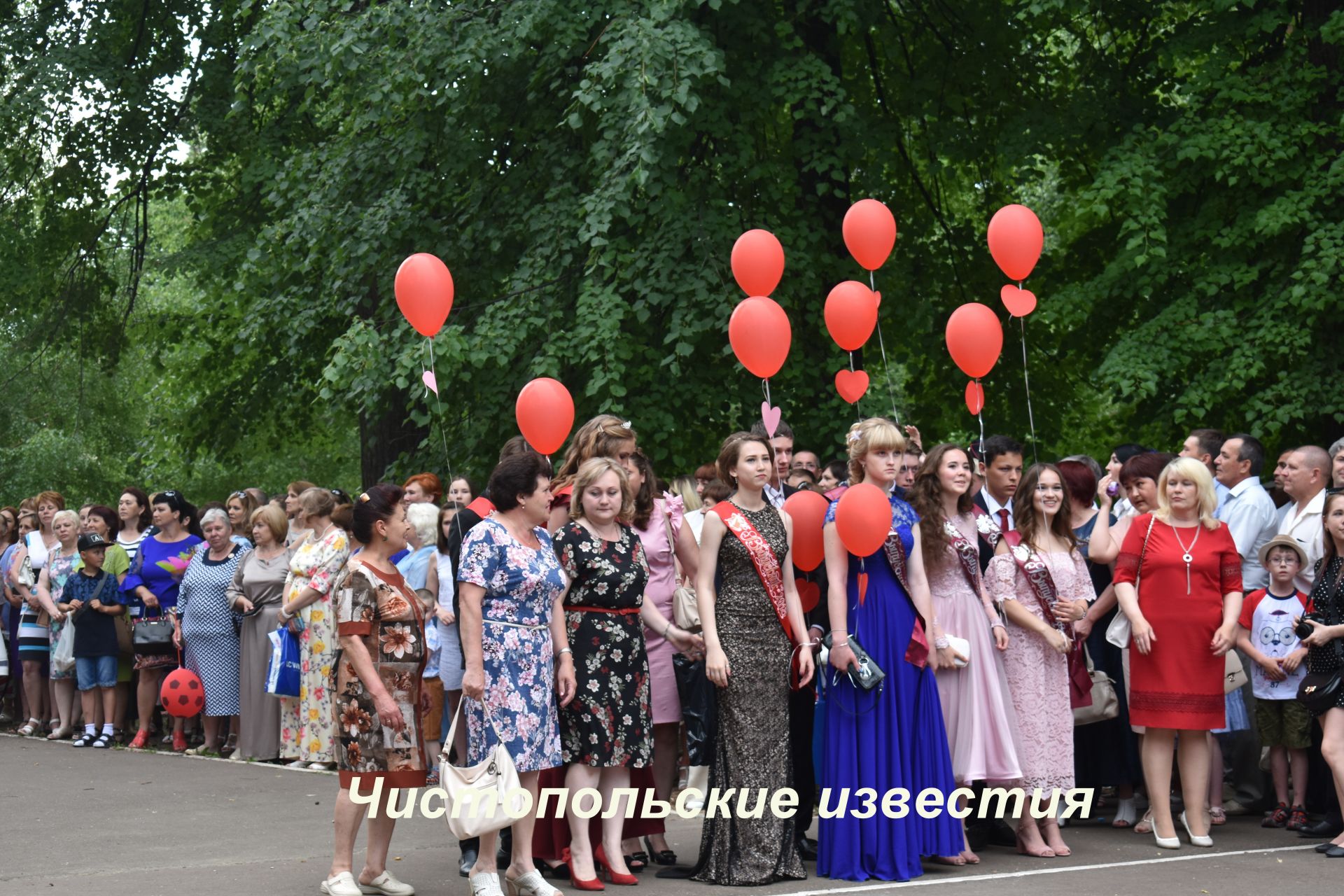 В Чистополе прошел выпускной бал (фоторепортаж)