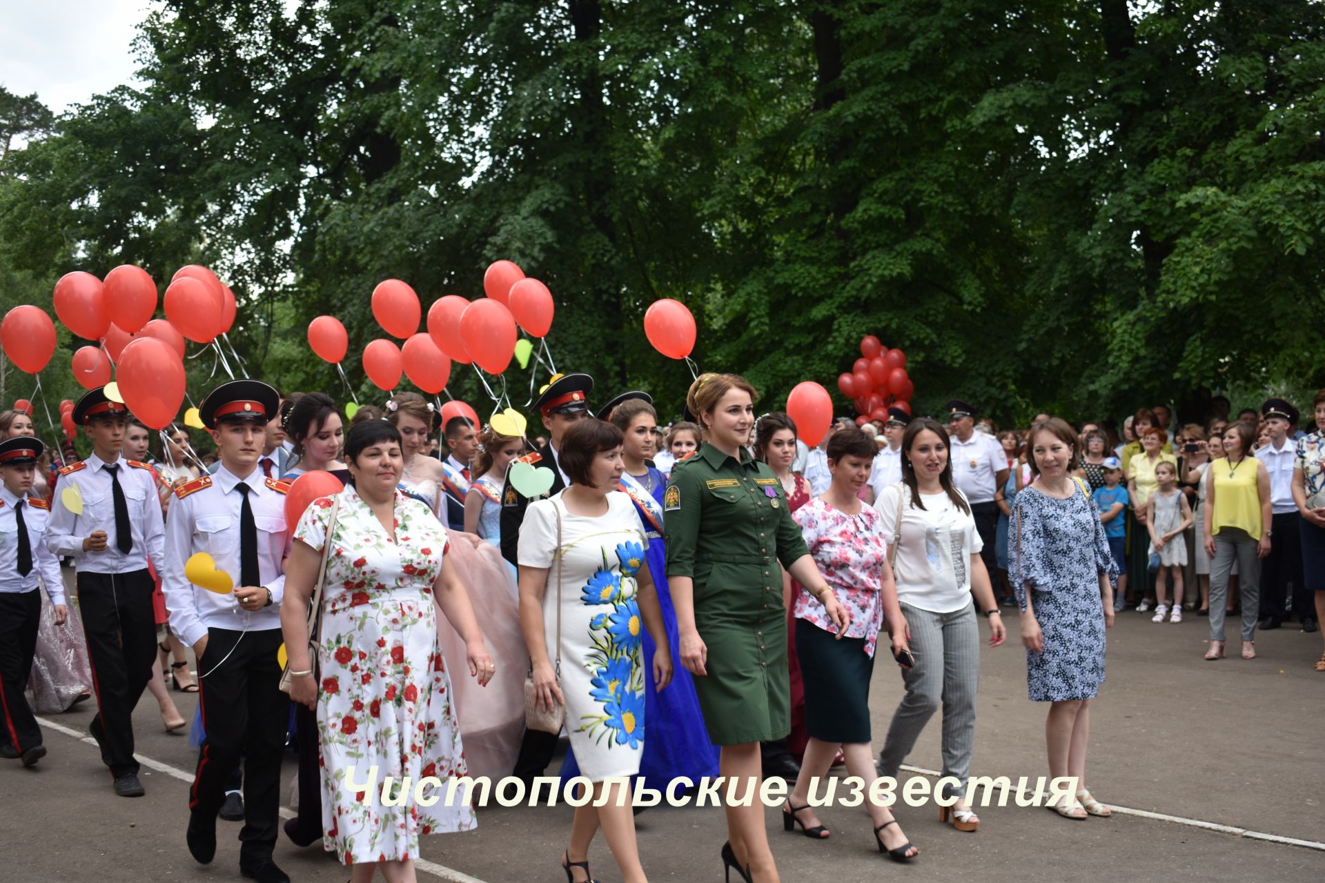 В Чистополе прошел выпускной бал (фоторепортаж)