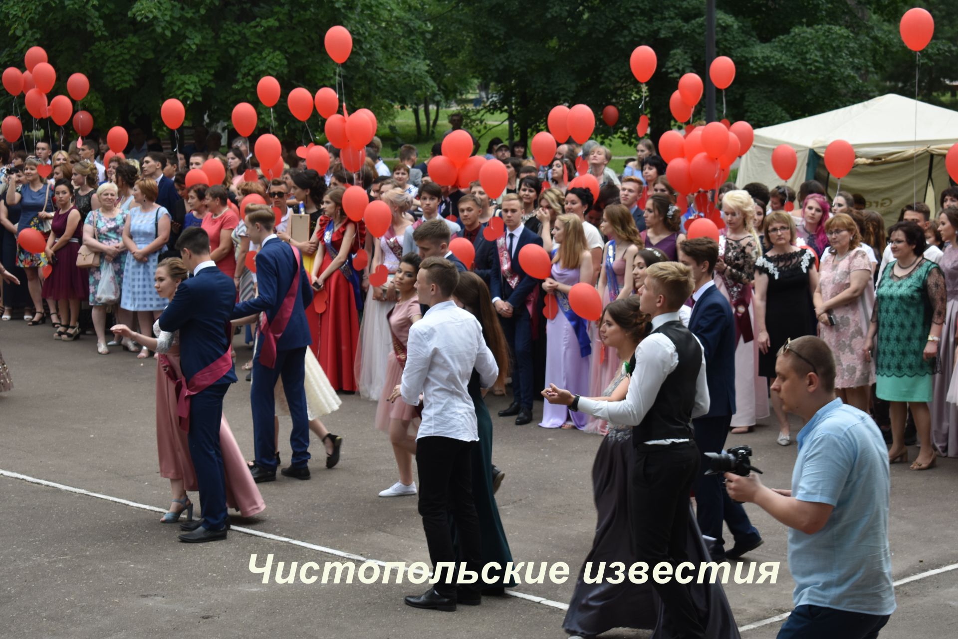 В Чистополе прошел выпускной бал (фоторепортаж)