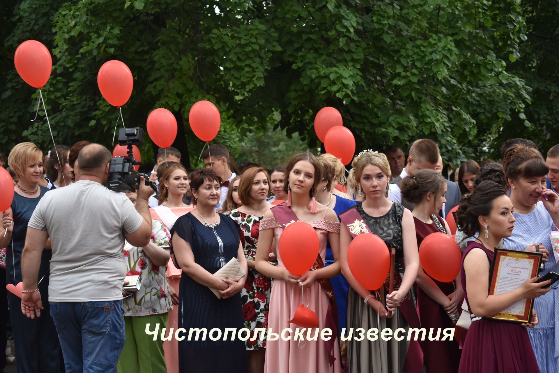 В Чистополе прошел выпускной бал (фоторепортаж)