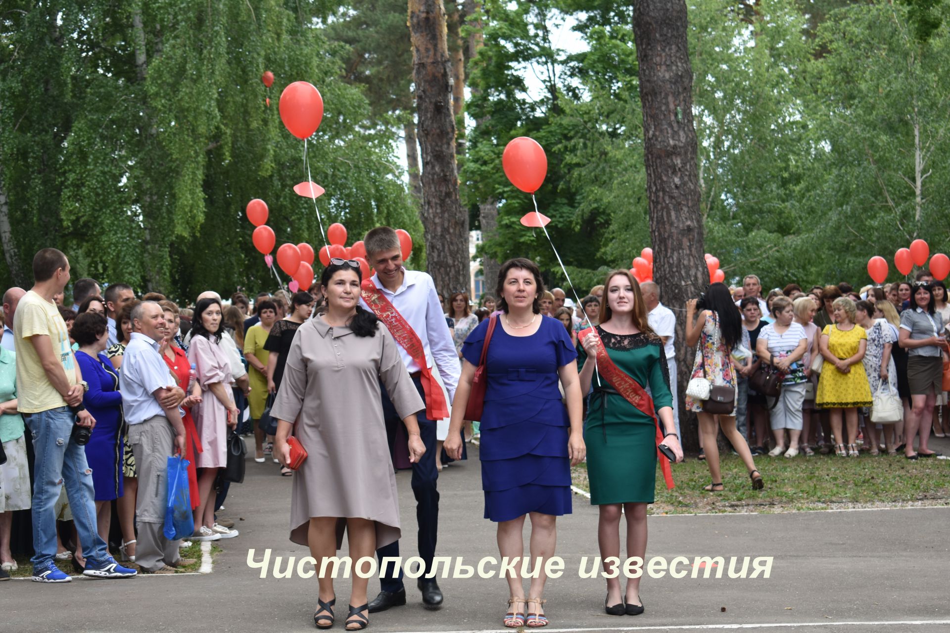 В Чистополе прошел выпускной бал (фоторепортаж)