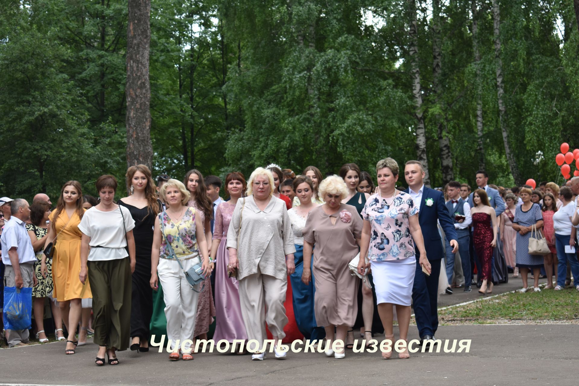 В Чистополе прошел выпускной бал (фоторепортаж)