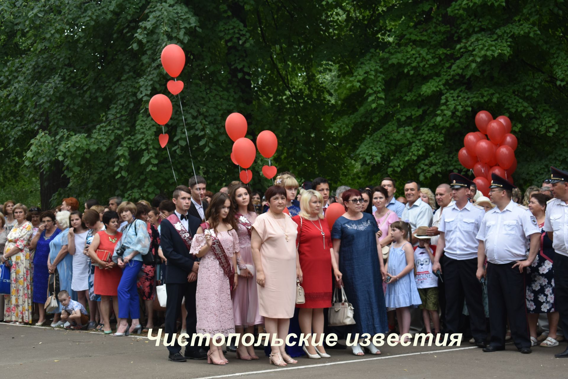 В Чистополе прошел выпускной бал (фоторепортаж)