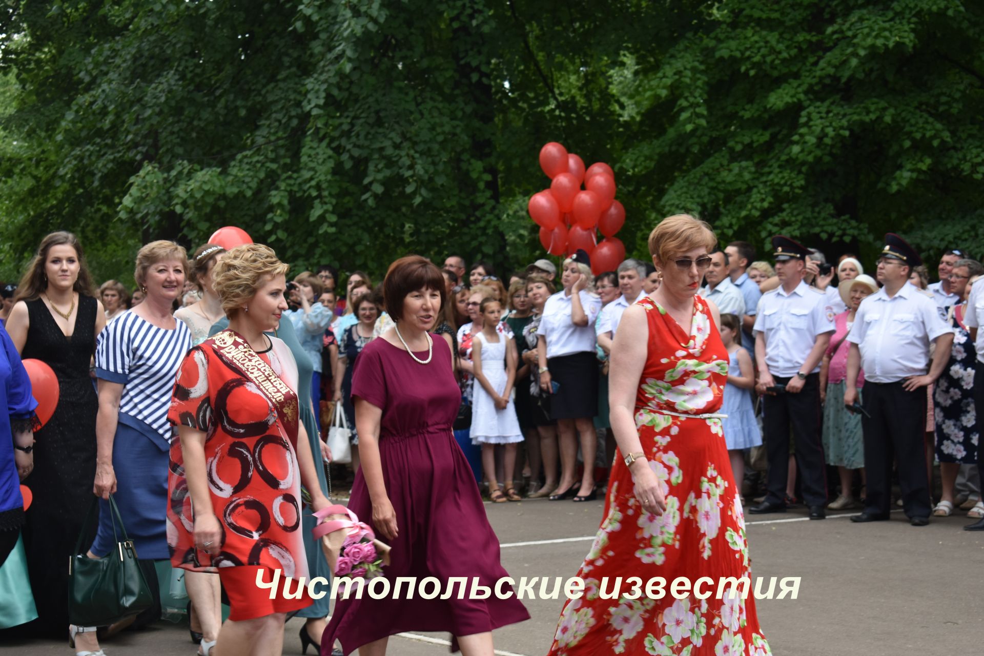 В Чистополе прошел выпускной бал (фоторепортаж)