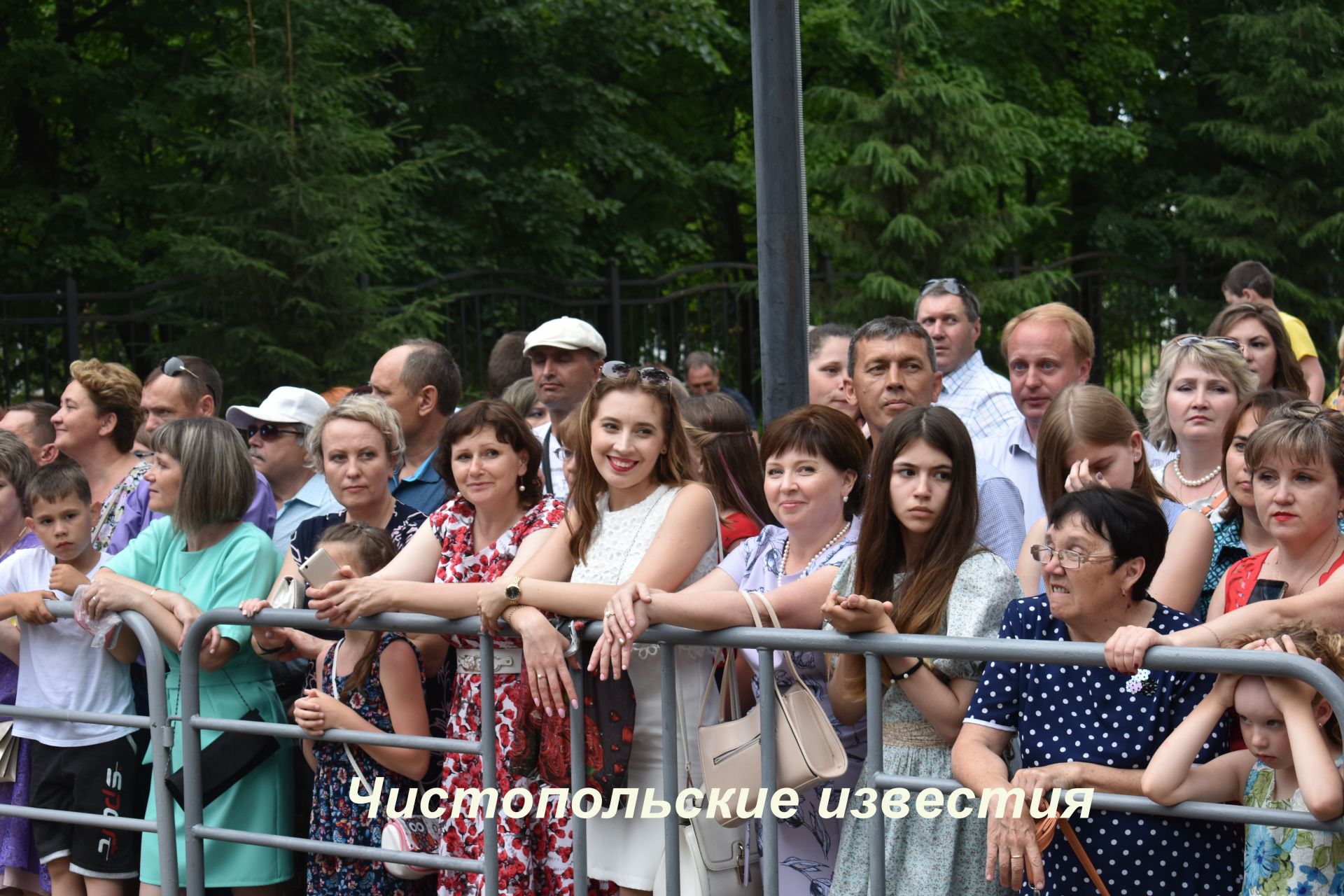 В Чистополе прошел выпускной бал (фоторепортаж)