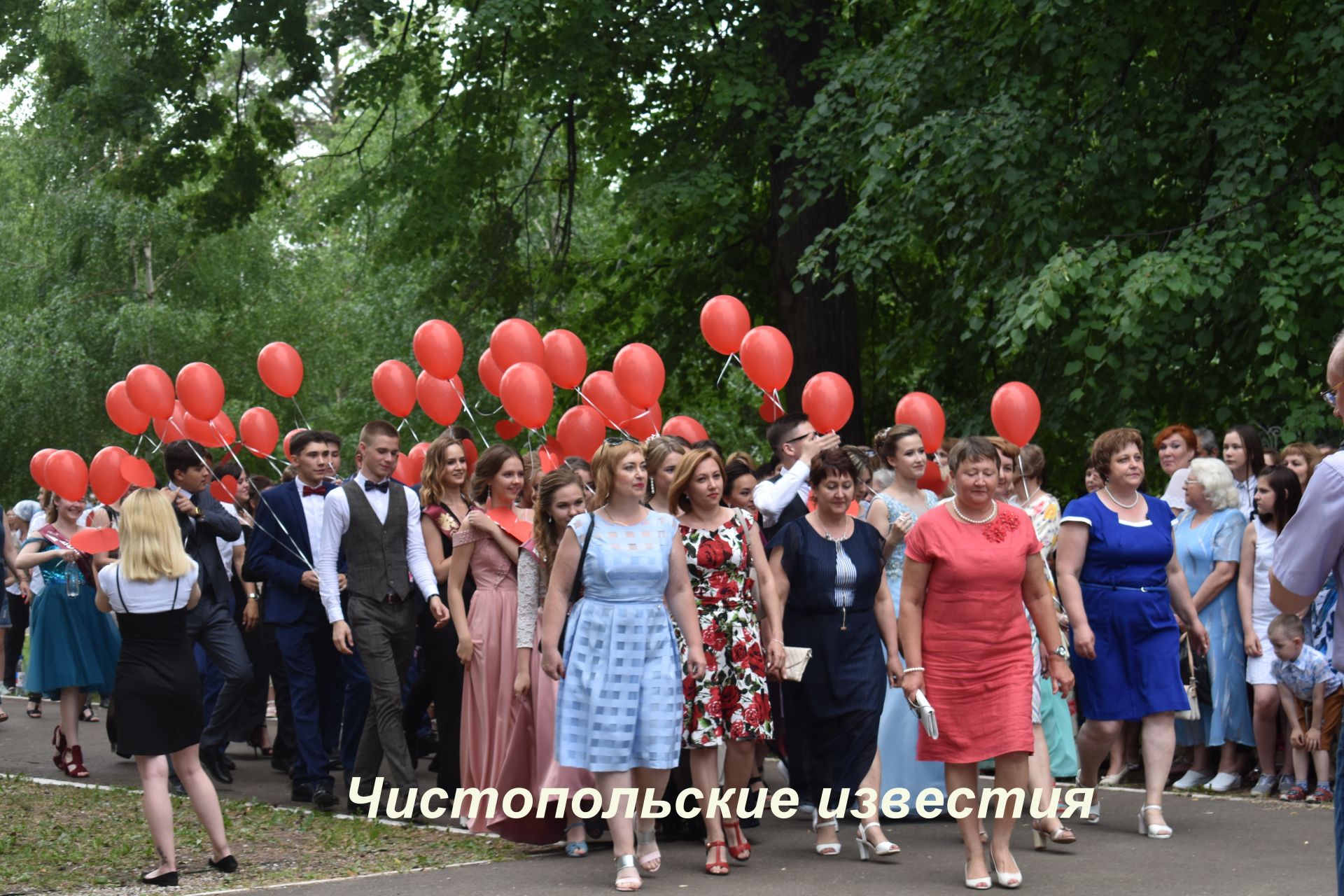 В Чистополе прошел выпускной бал (фоторепортаж)