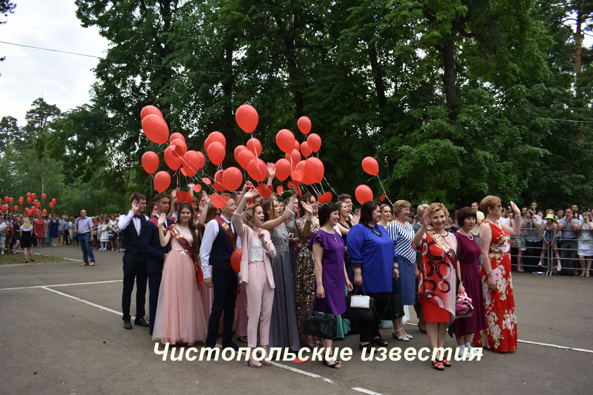 В Чистополе прошел выпускной бал (фоторепортаж)