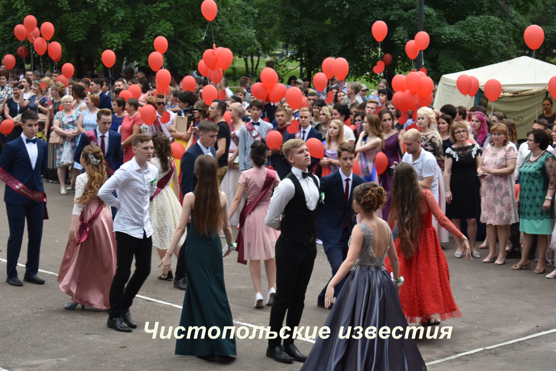 В Чистополе прошел выпускной бал (фоторепортаж)