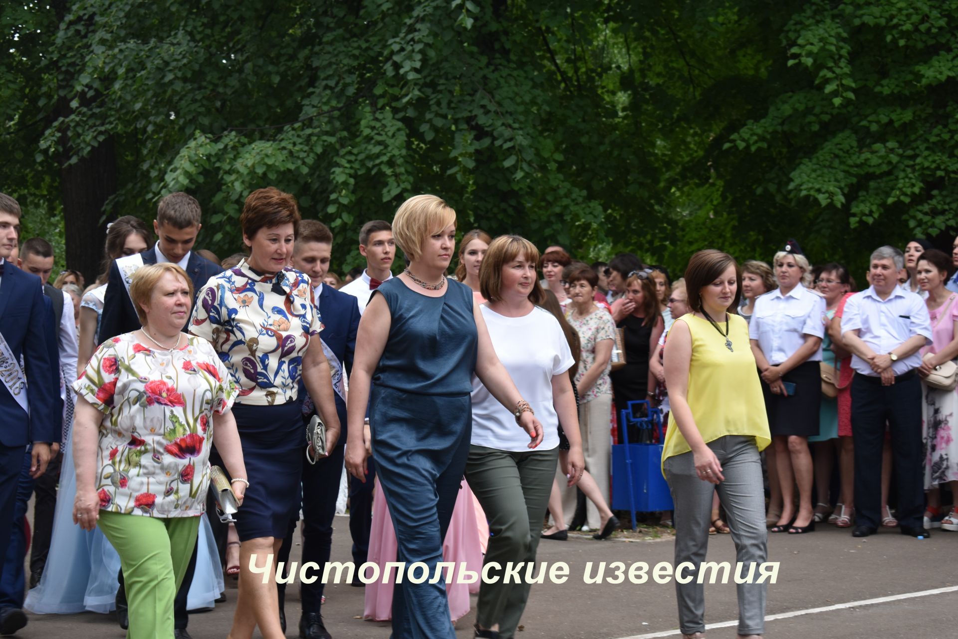 В Чистополе прошел выпускной бал (фоторепортаж)