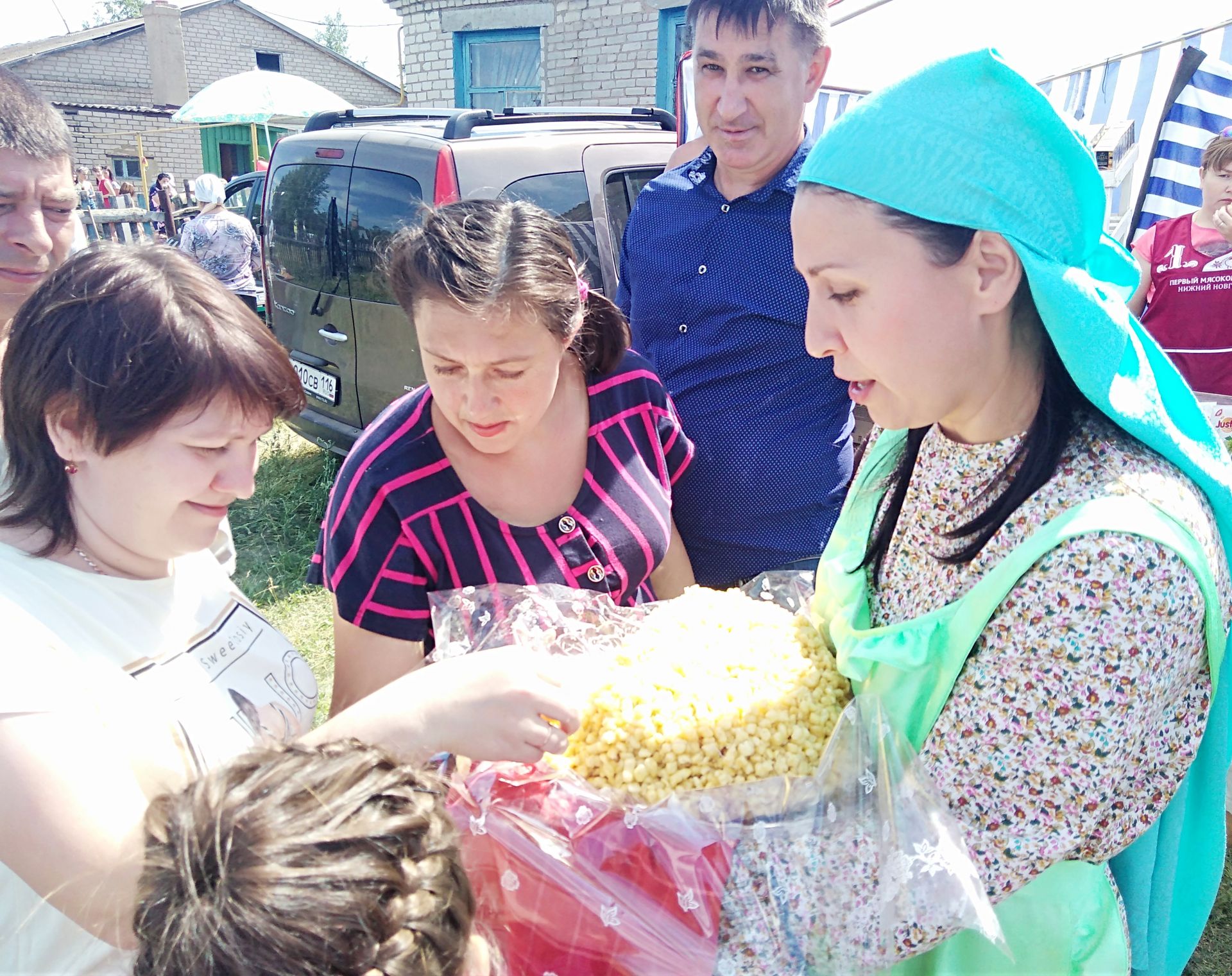 Сотни уроженцев Чистопольского села собрались на веселый и душевный праздник (фоторепортаж)