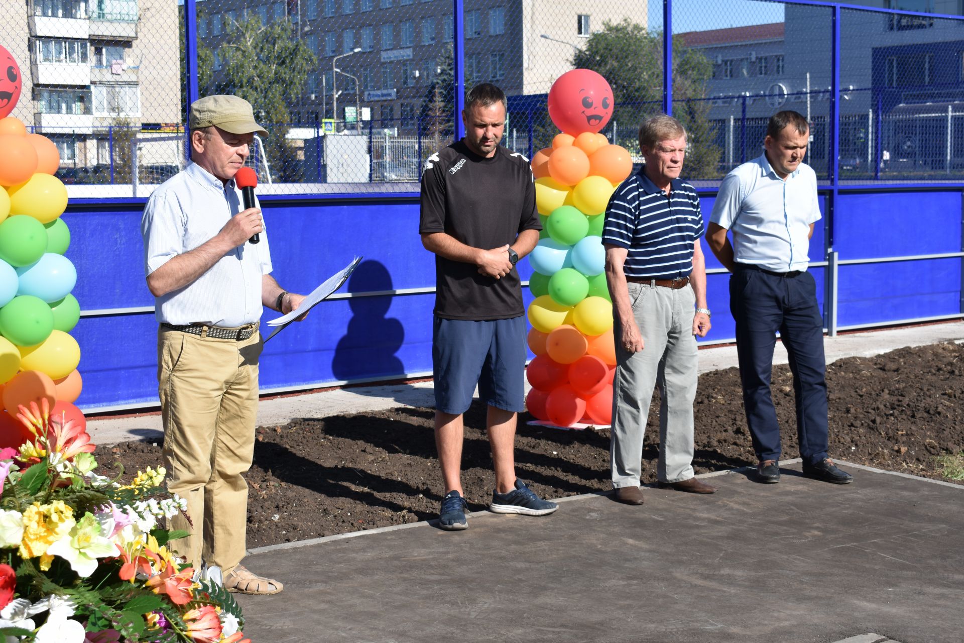 Футбол, баскетбол и хоккей в одном месте! В Чистополе открылась универсальная спортивная площадка (фоторепортаж)