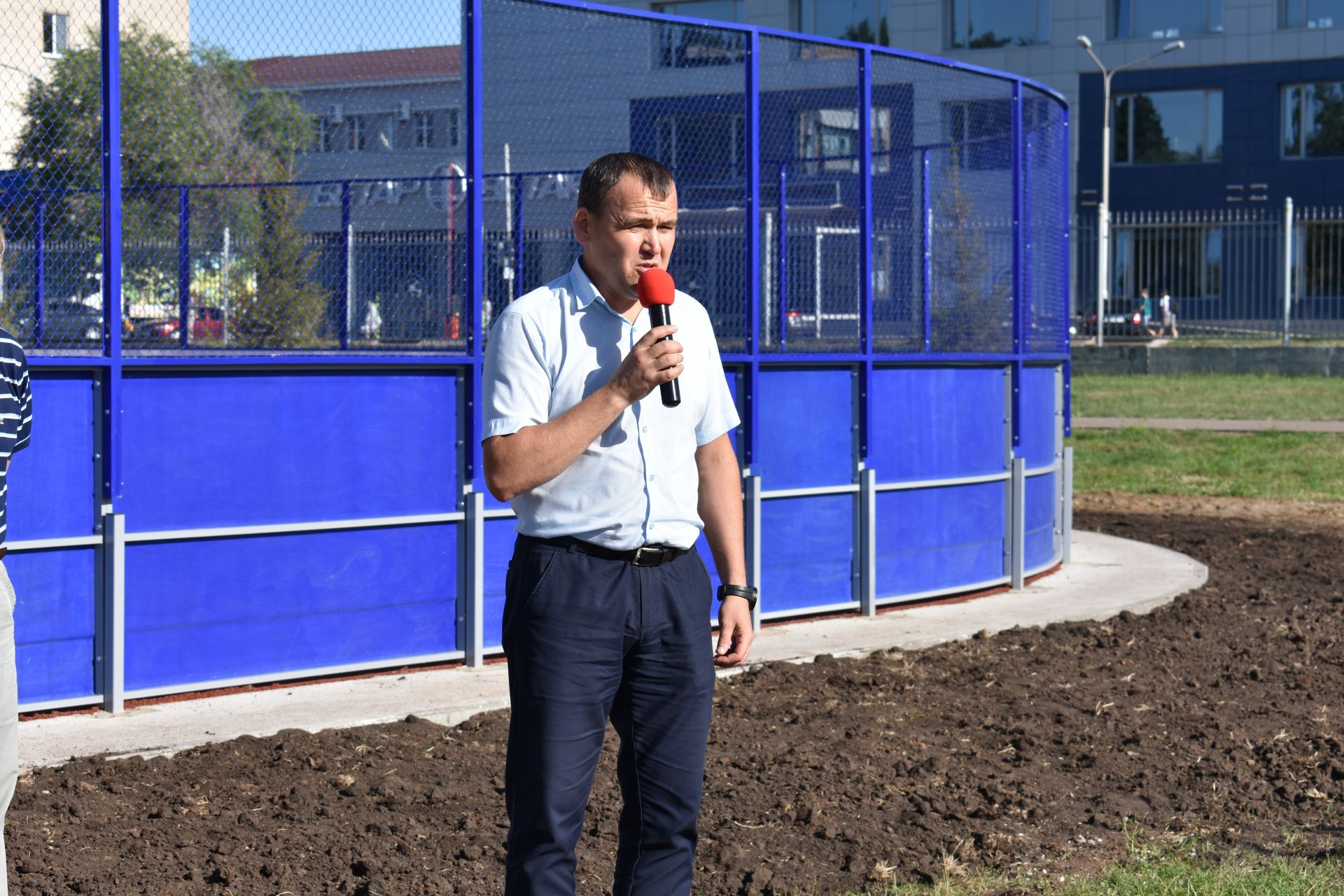 Футбол, баскетбол и хоккей в одном месте! В Чистополе открылась универсальная спортивная площадка (фоторепортаж)