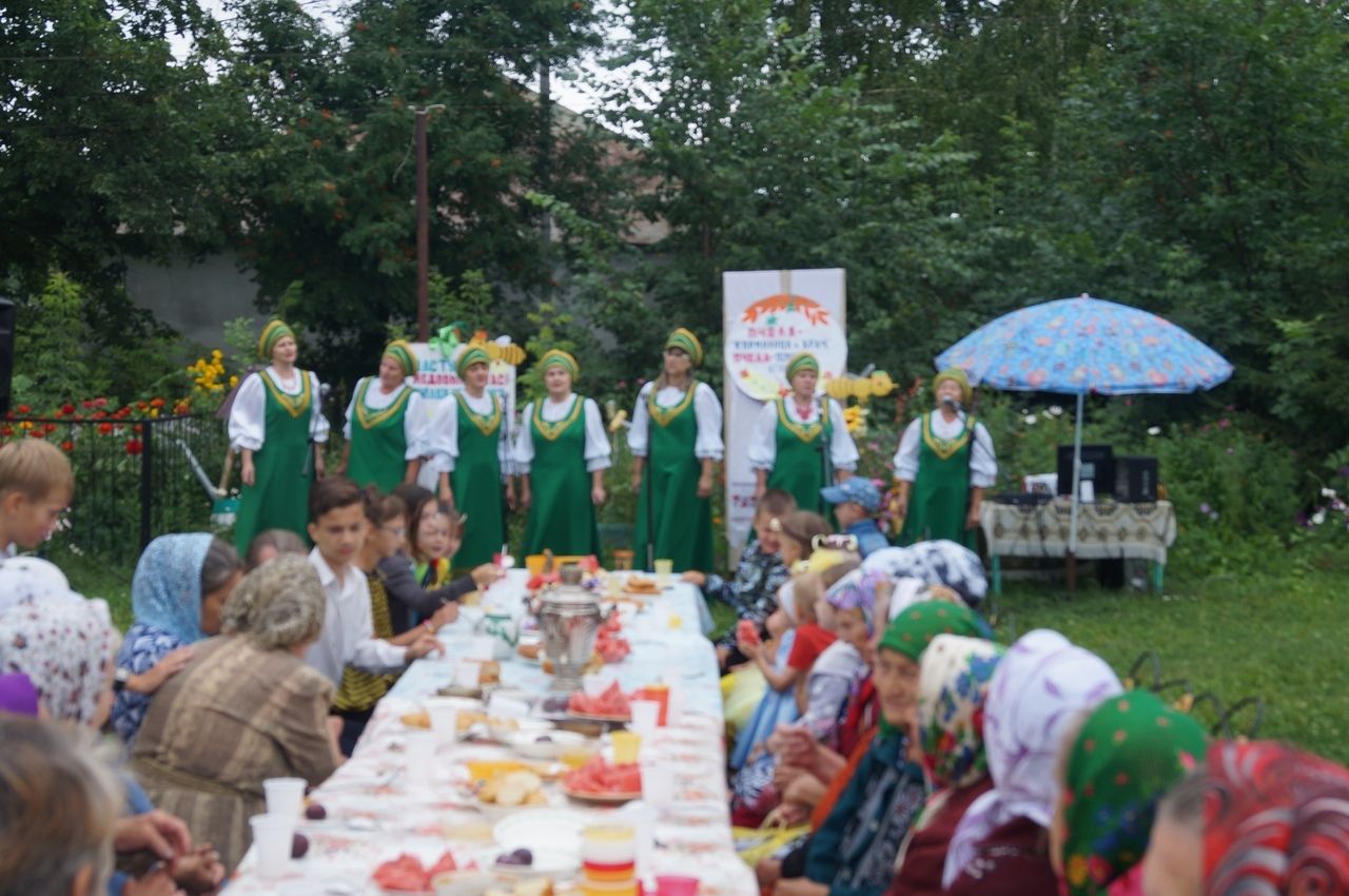 Этот вкусный ароматный мед! В чистопольских селах отмечали Медовый спас