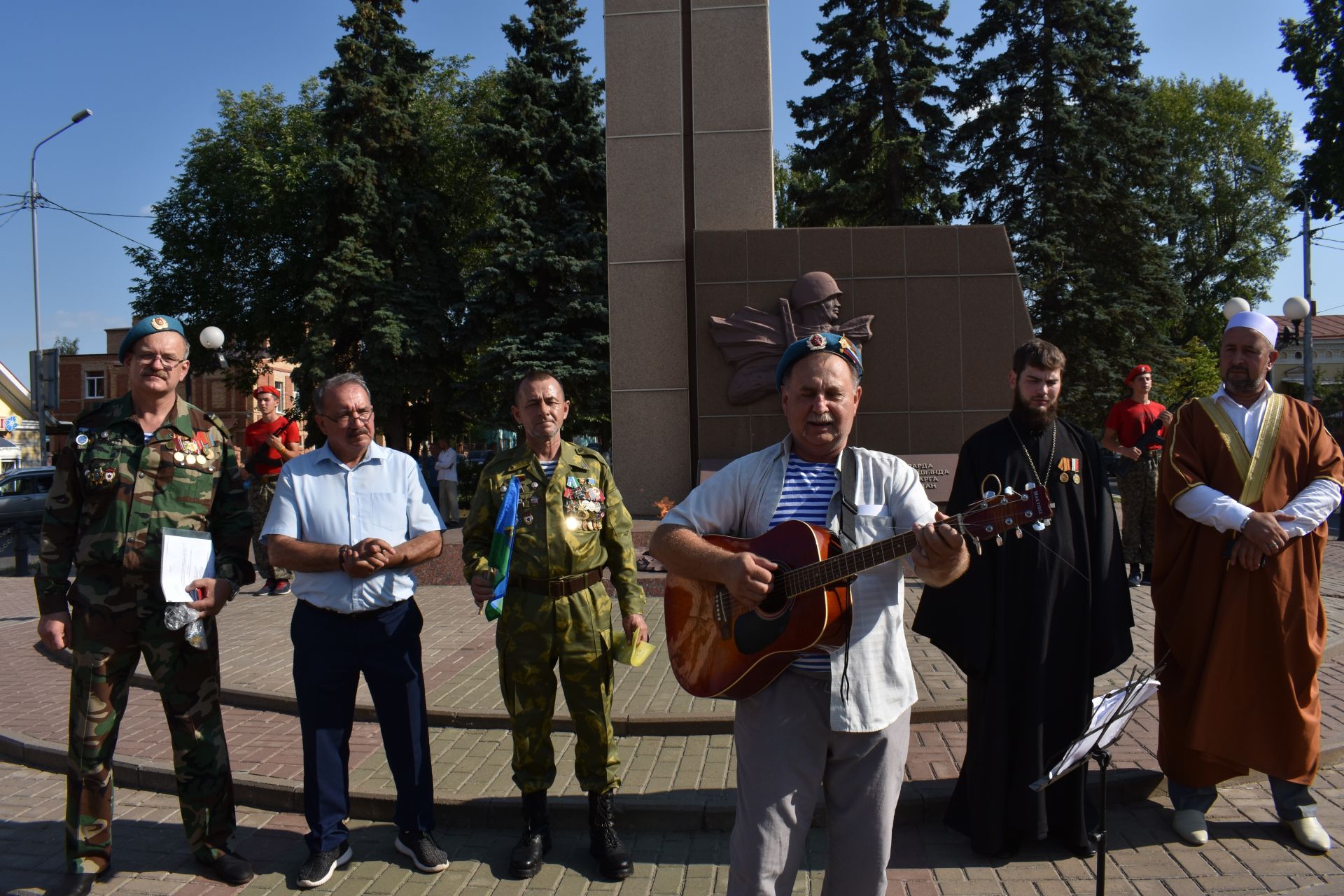 В Чистополе прошел митинг, посвященный дню ВДВ (фоторепортаж)