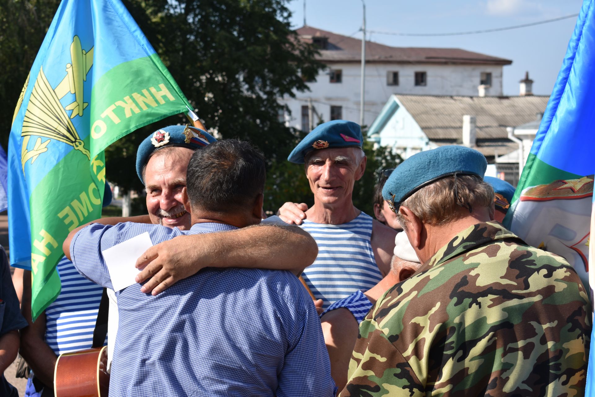 В Чистополе прошел митинг, посвященный дню ВДВ (фоторепортаж)