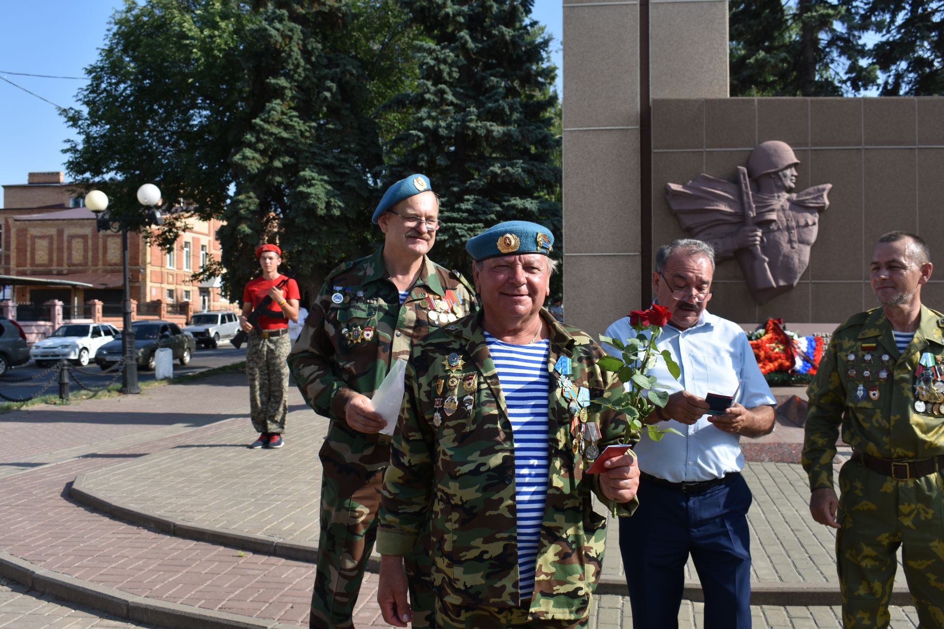 В Чистополе прошел митинг, посвященный дню ВДВ (фоторепортаж)