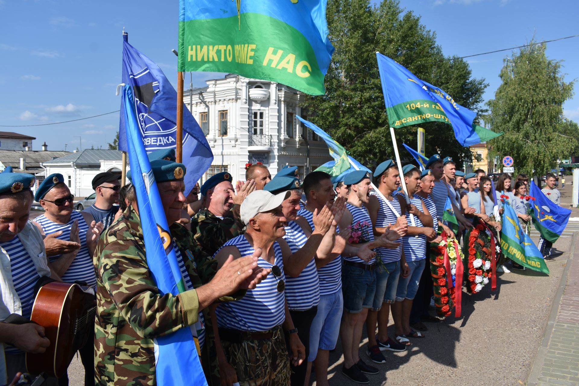 В Чистополе прошел митинг, посвященный дню ВДВ (фоторепортаж)